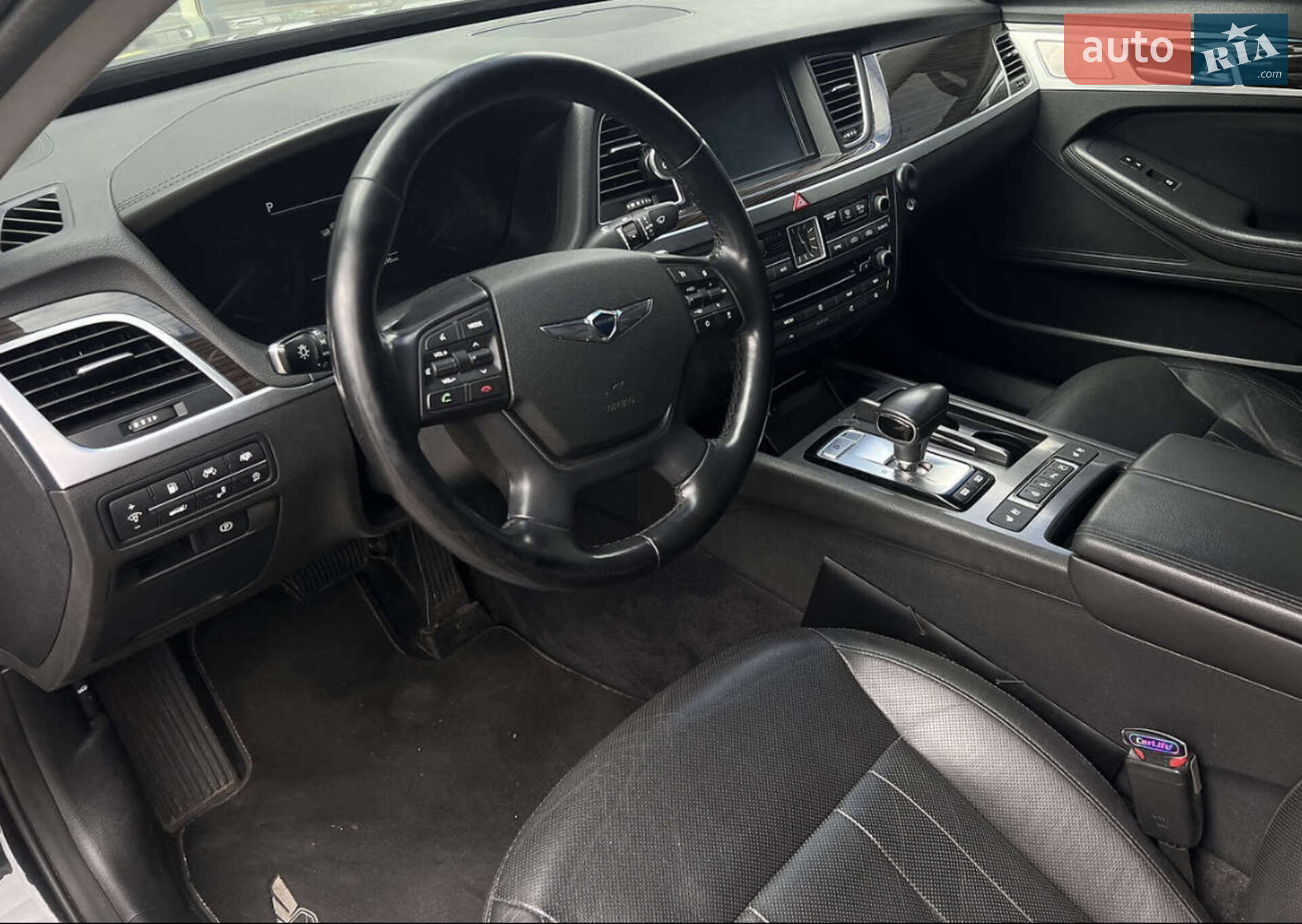 Hyundai Genesis 2017 VIN KMHGN411DHU232690 фото оголошення 4 з 24