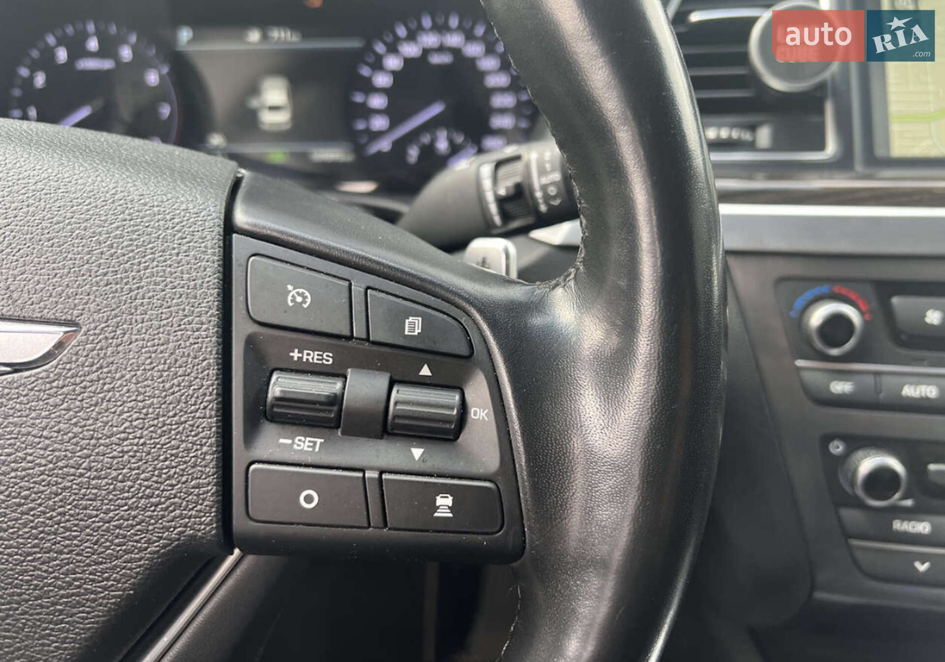 Hyundai Genesis 2017 VIN KMHGN411DHU232690 фото оголошення 14 з 24