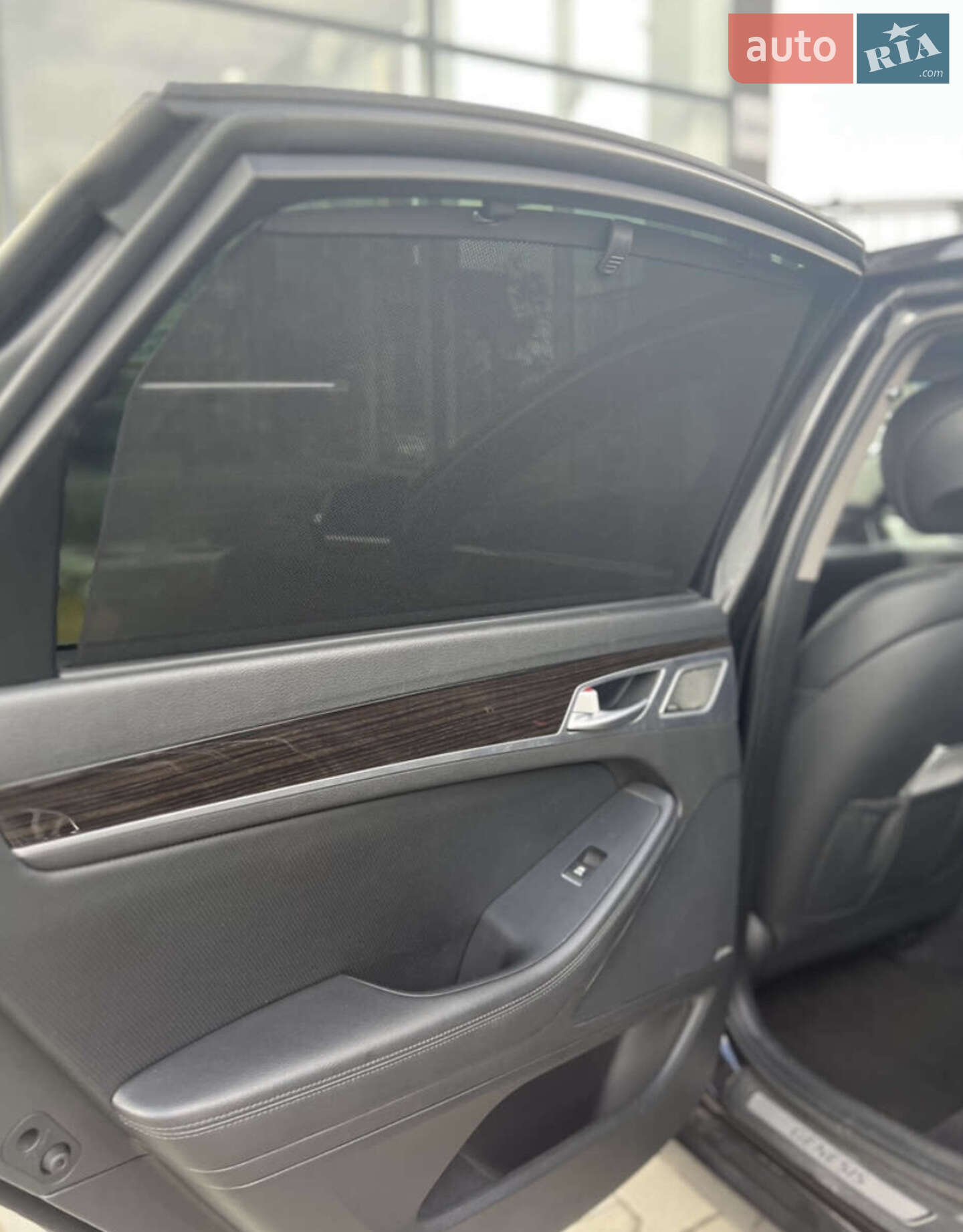 Hyundai Genesis 2017 VIN KMHGN411DHU232690 фото оголошення 17 з 24