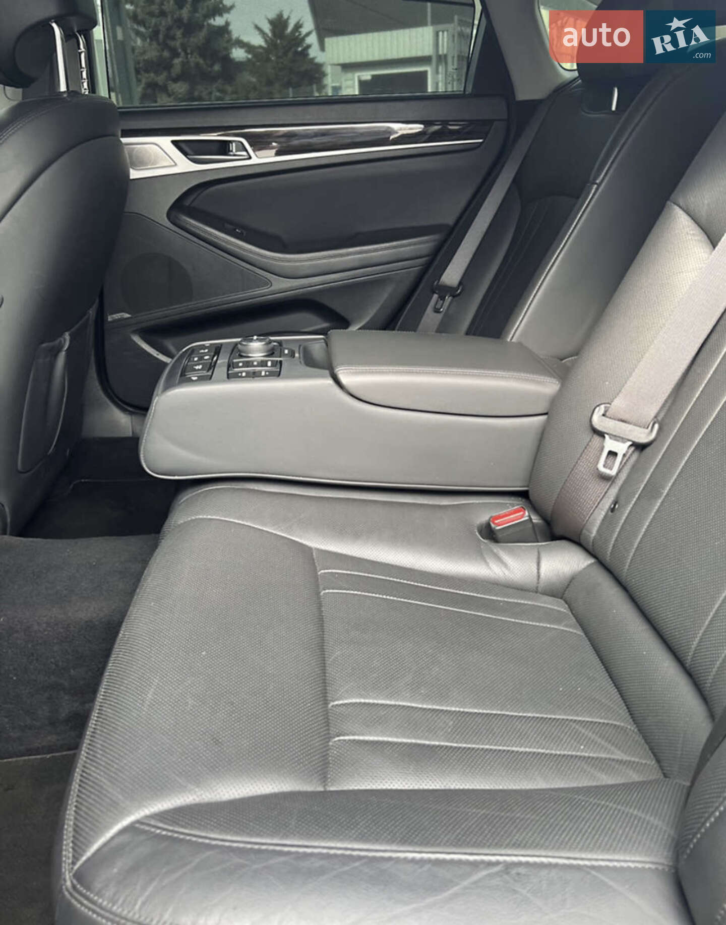 Hyundai Genesis 2017 VIN KMHGN411DHU232690 фото оголошення 20 з 24
