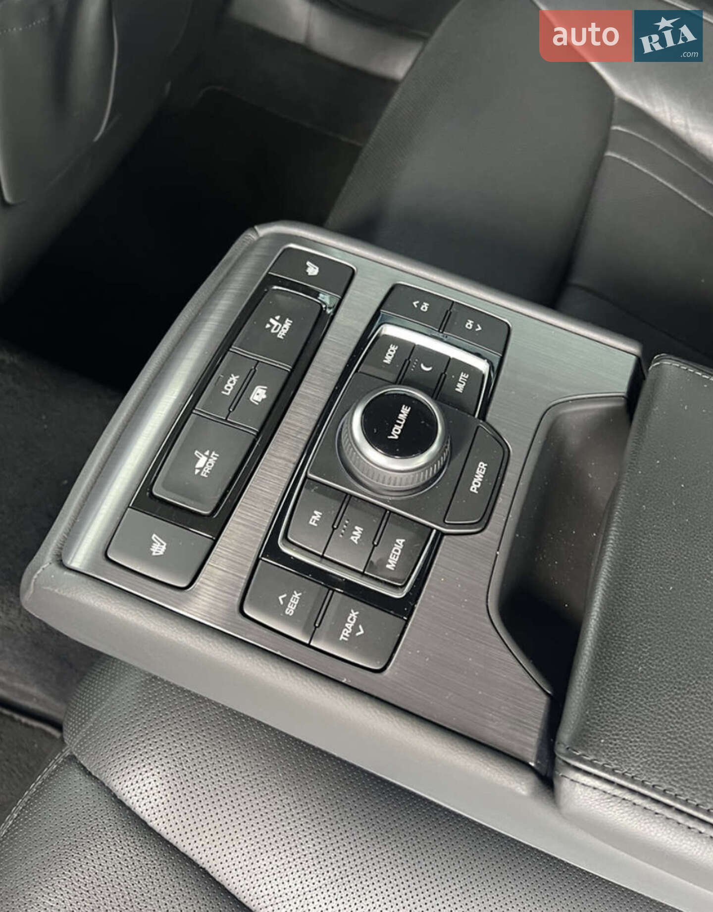 Hyundai Genesis 2017 VIN KMHGN411DHU232690 фото оголошення 24 з 24