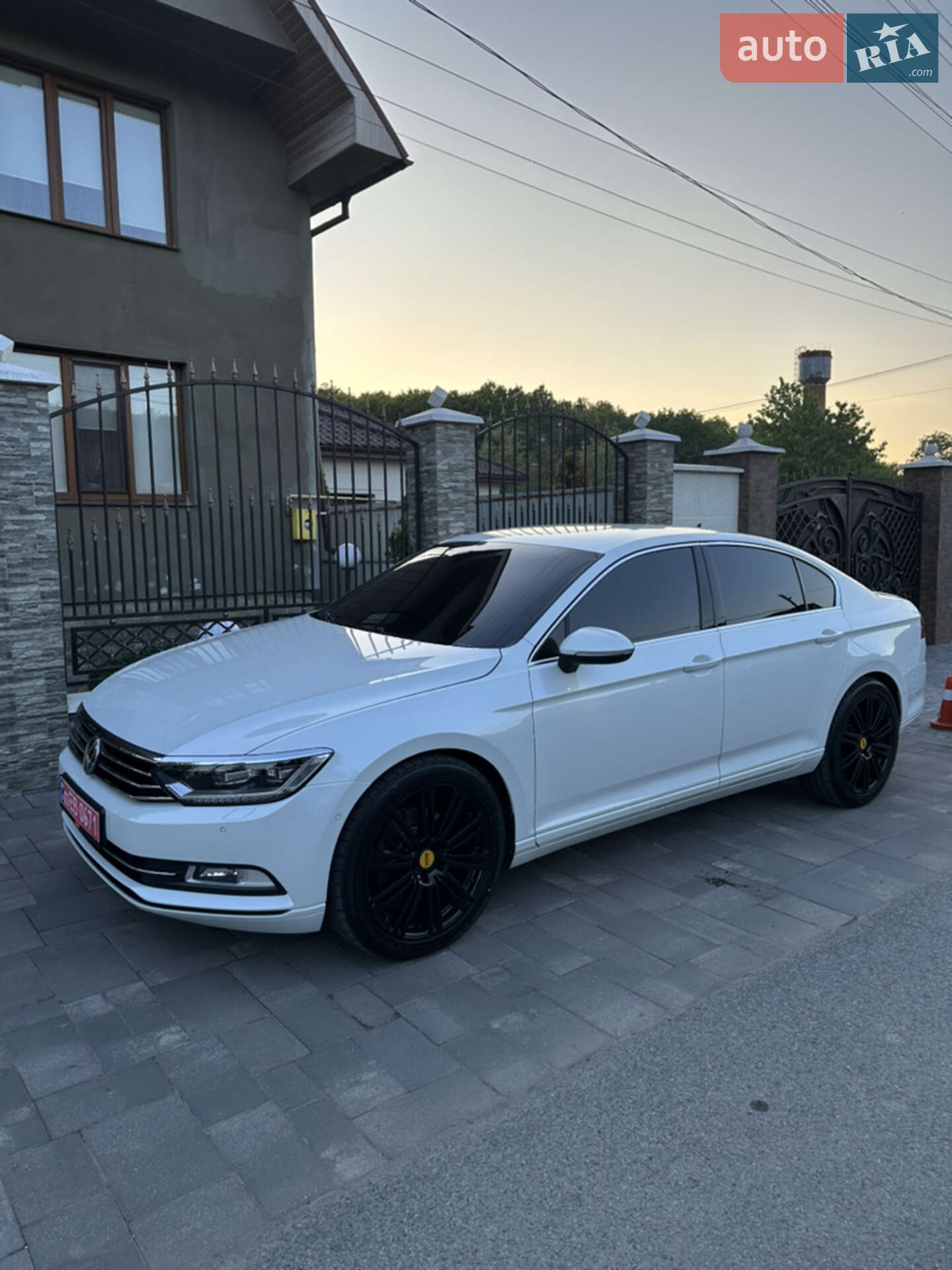 Volkswagen Passat 2018 VIN WVWZZZ3CZJE210136 фото оголошення 2 з 24