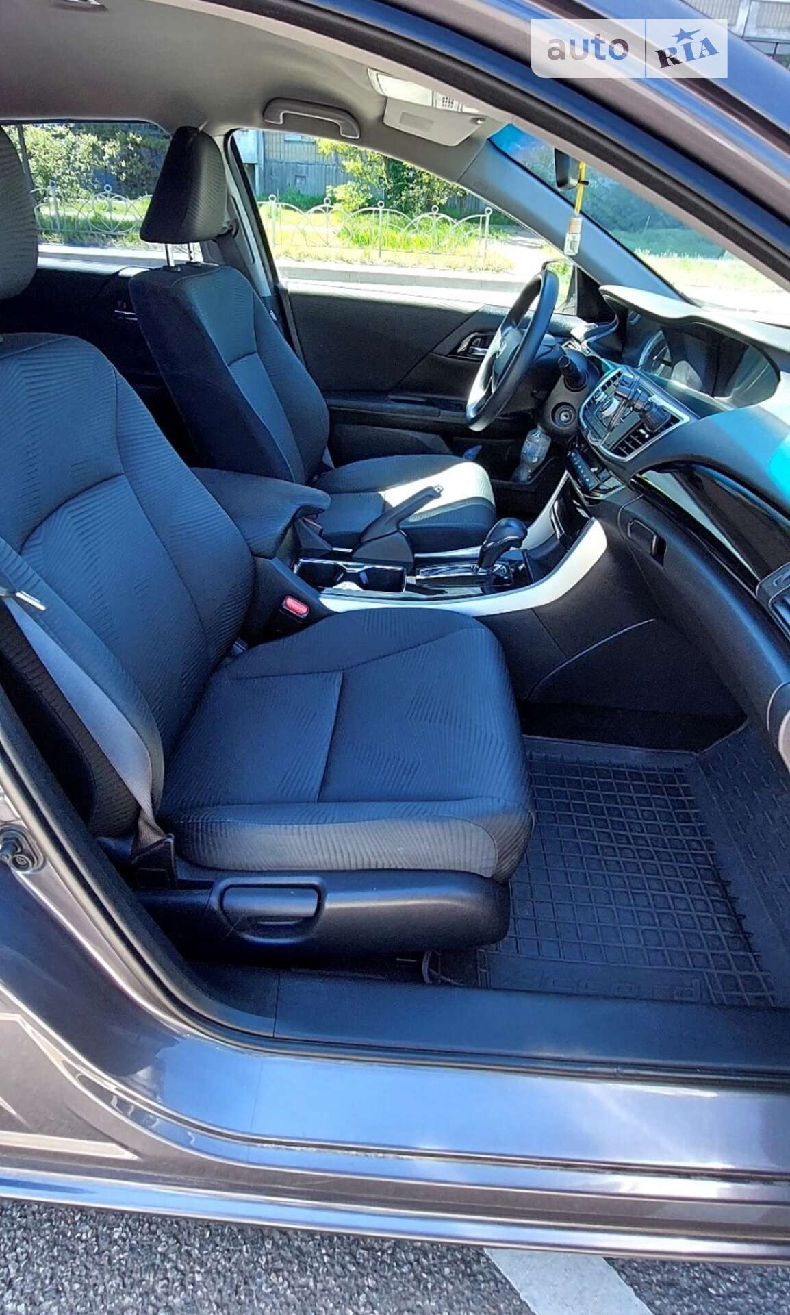 Honda Accord 2017 VIN 1HGCR2F30HA137026 фото оголошення 4 з 11
