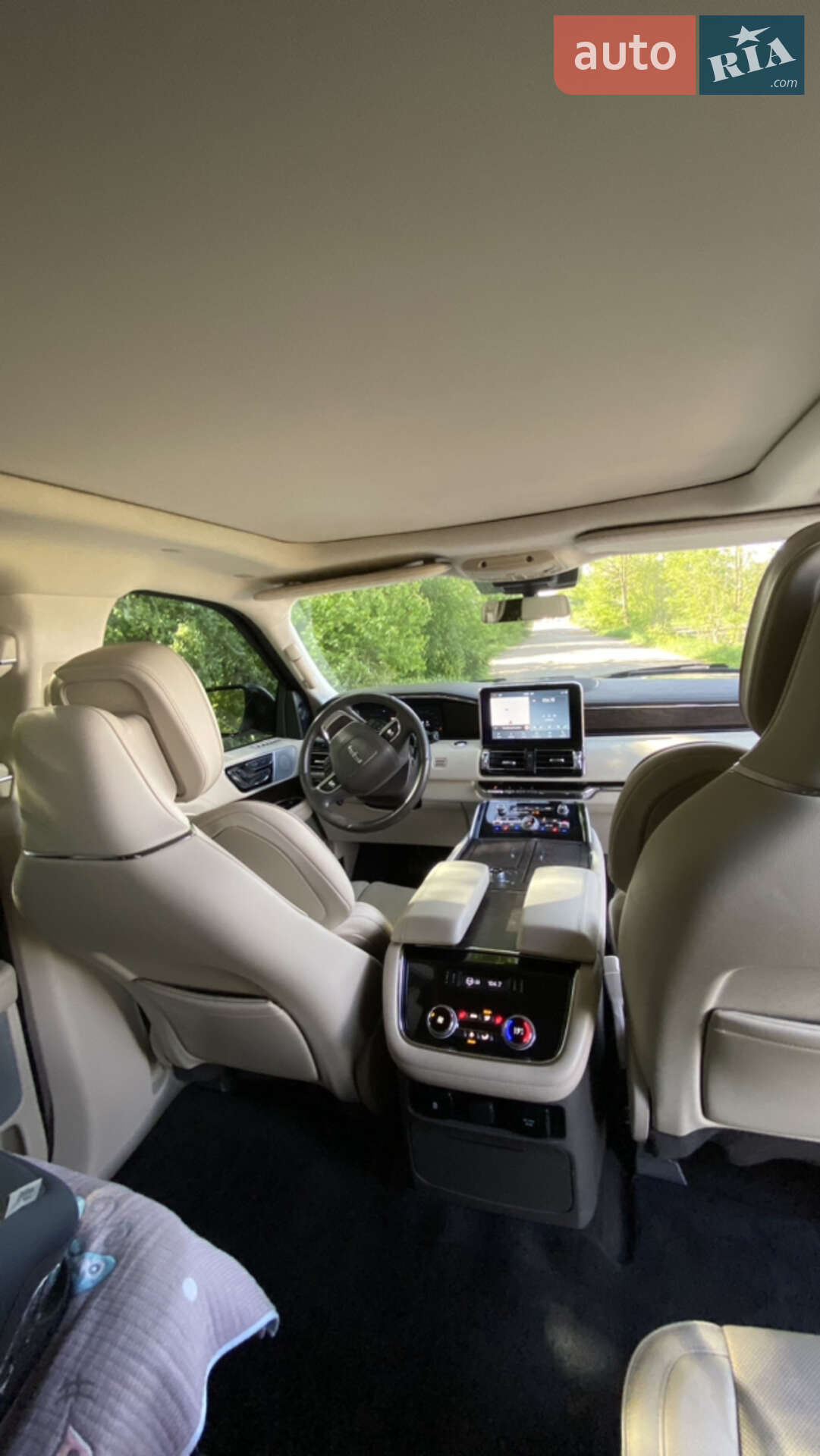 Lincoln Navigator 2019 VIN 5LMJJ3LT5KEL19577 фото оголошення 8 з 13