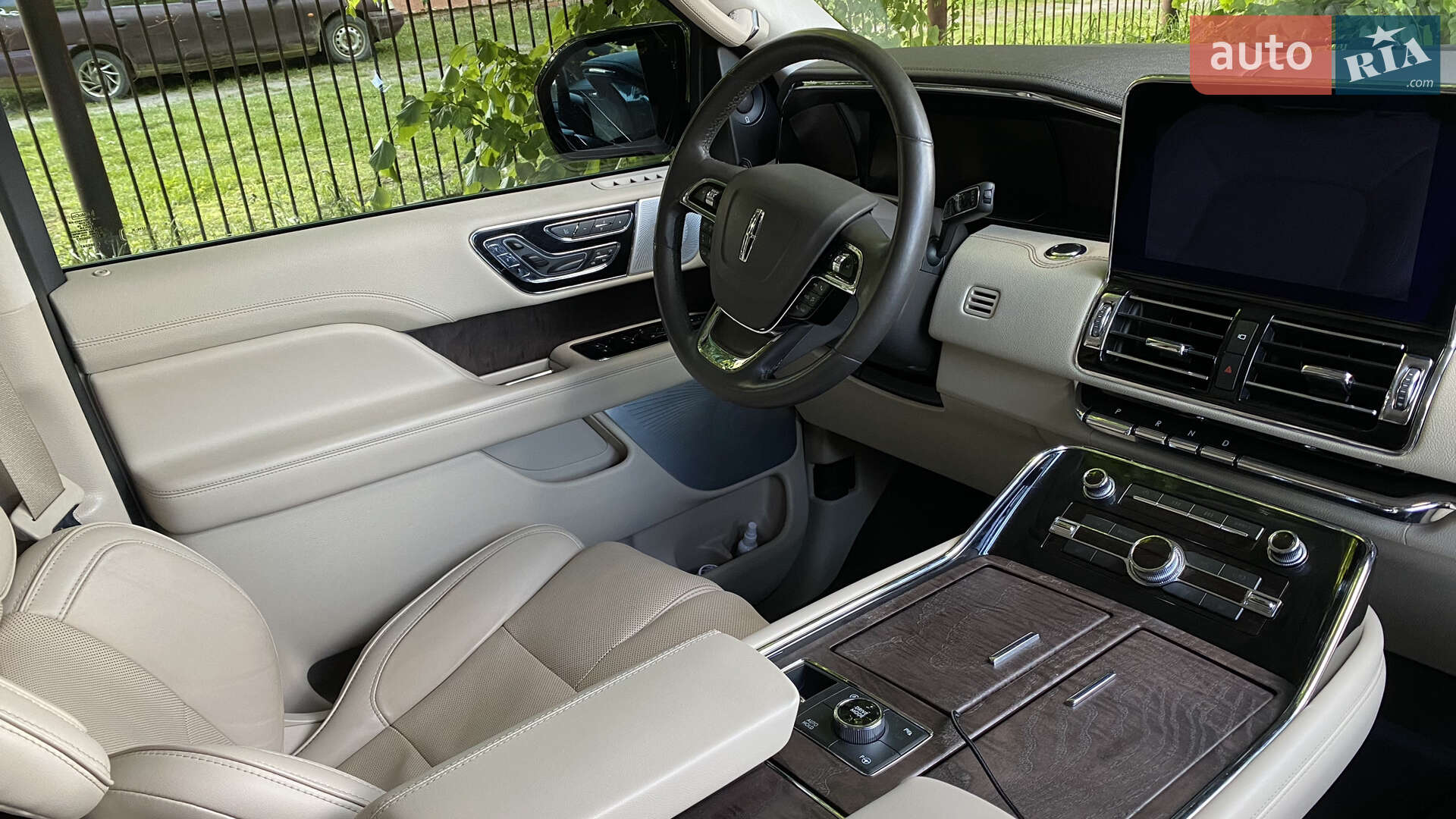 Lincoln Navigator 2019 VIN 5LMJJ3LT5KEL19577 фото оголошення 13 з 13
