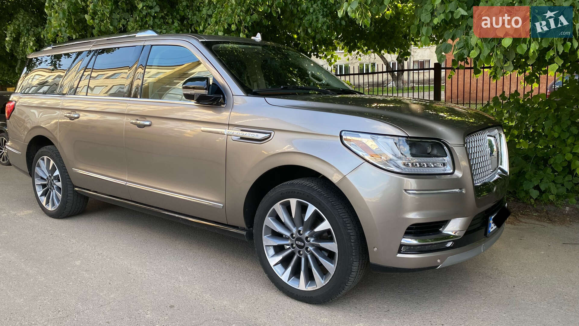 Lincoln Navigator 2019 VIN 5LMJJ3LT5KEL19577 фото оголошення 12 з 13