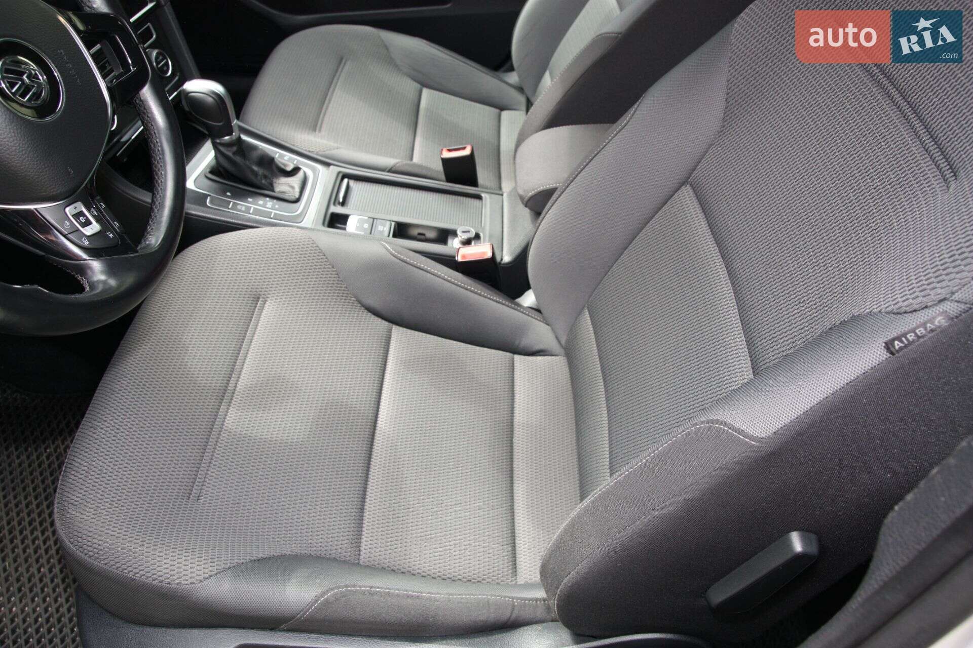 Volkswagen Golf 2017 VIN WVWZZZAUZJP559364 фото оголошення 2 з 29