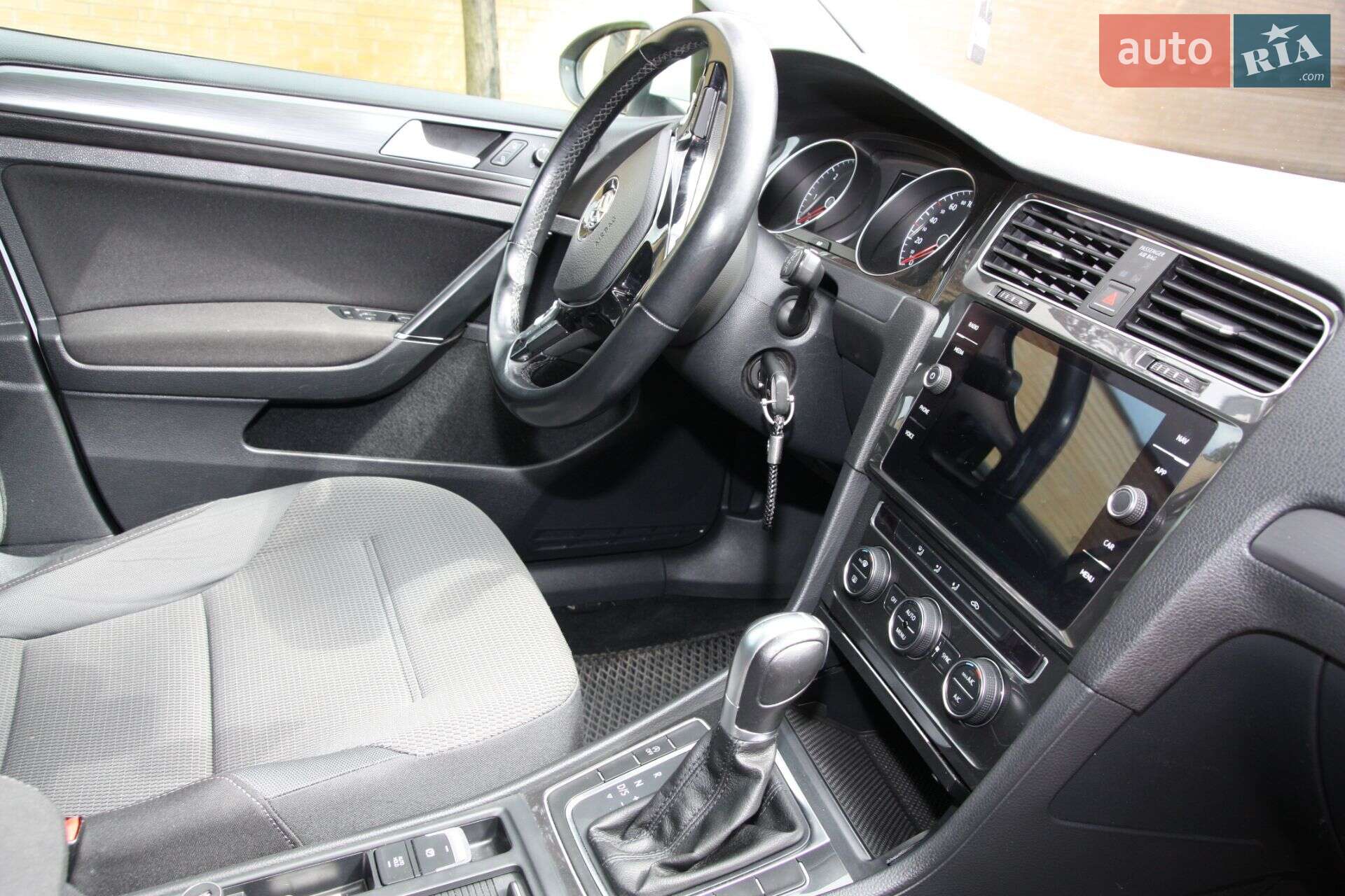 Volkswagen Golf 2017 VIN WVWZZZAUZJP559364 фото оголошення 14 з 29