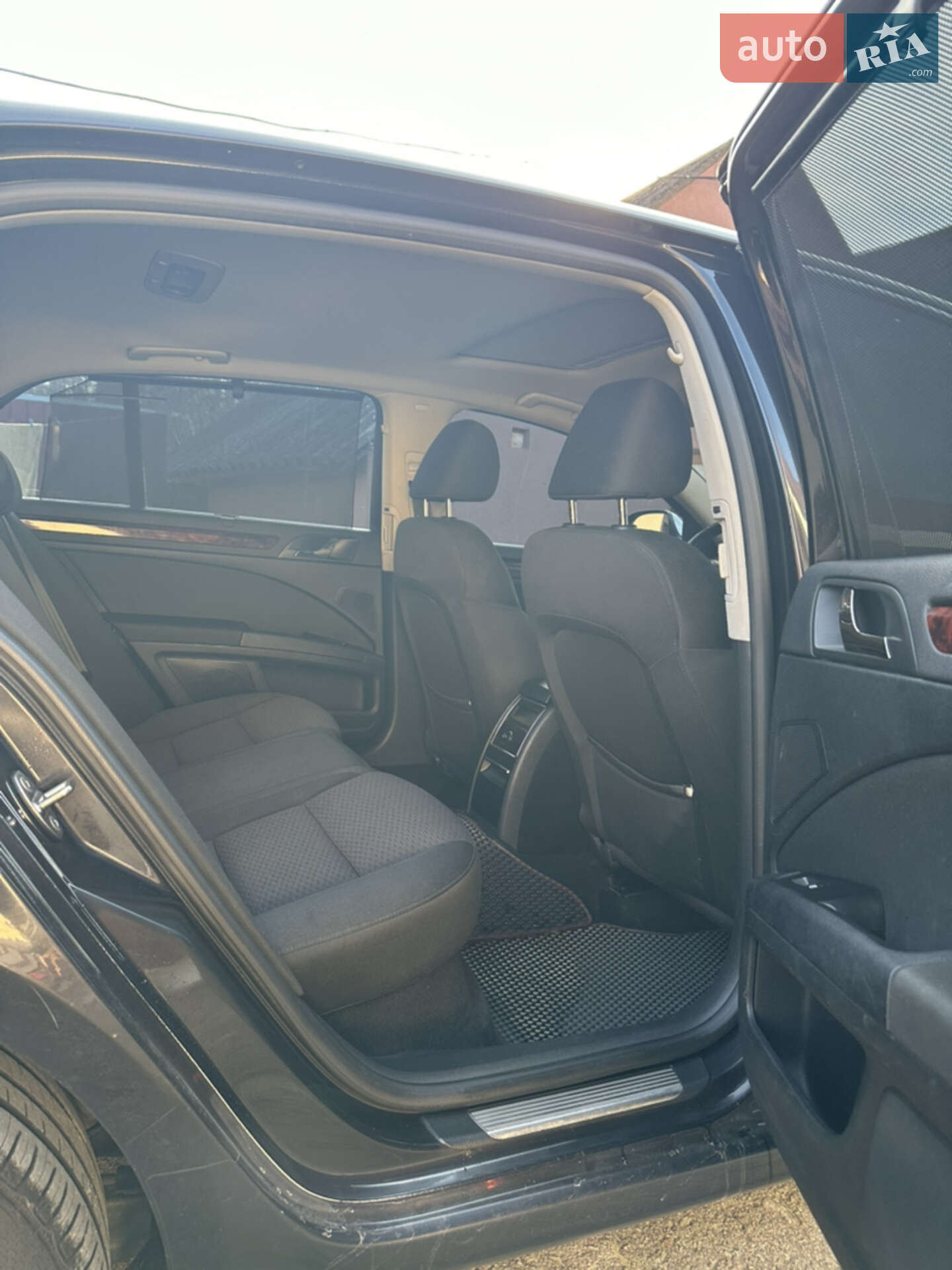 Skoda Superb 2010 VIN TMBAB43T6BB300158 фото оголошення 11 з 25