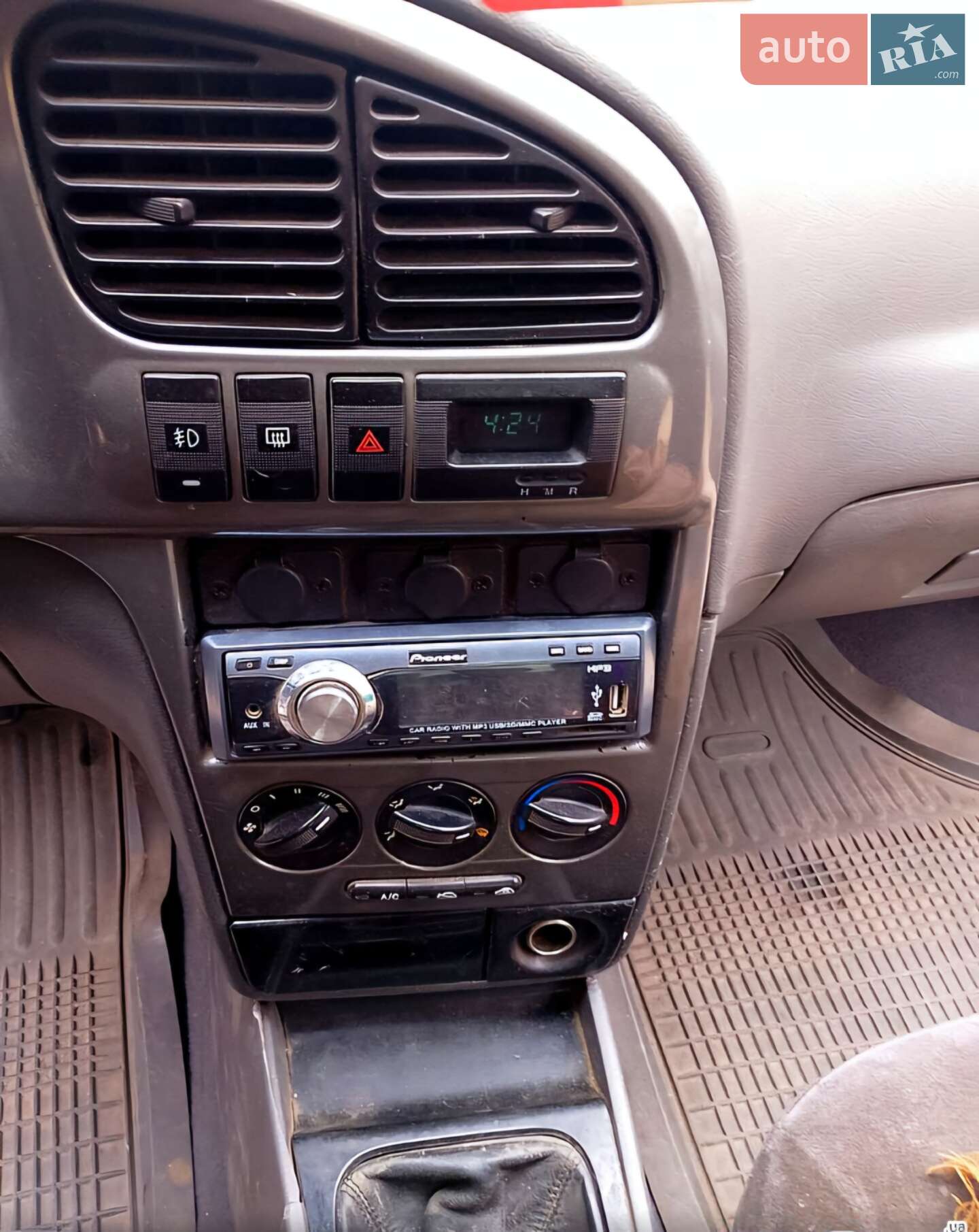 Kia Sephia 2004 VIN KNEFB227245309619 фото оголошення 2 з 7