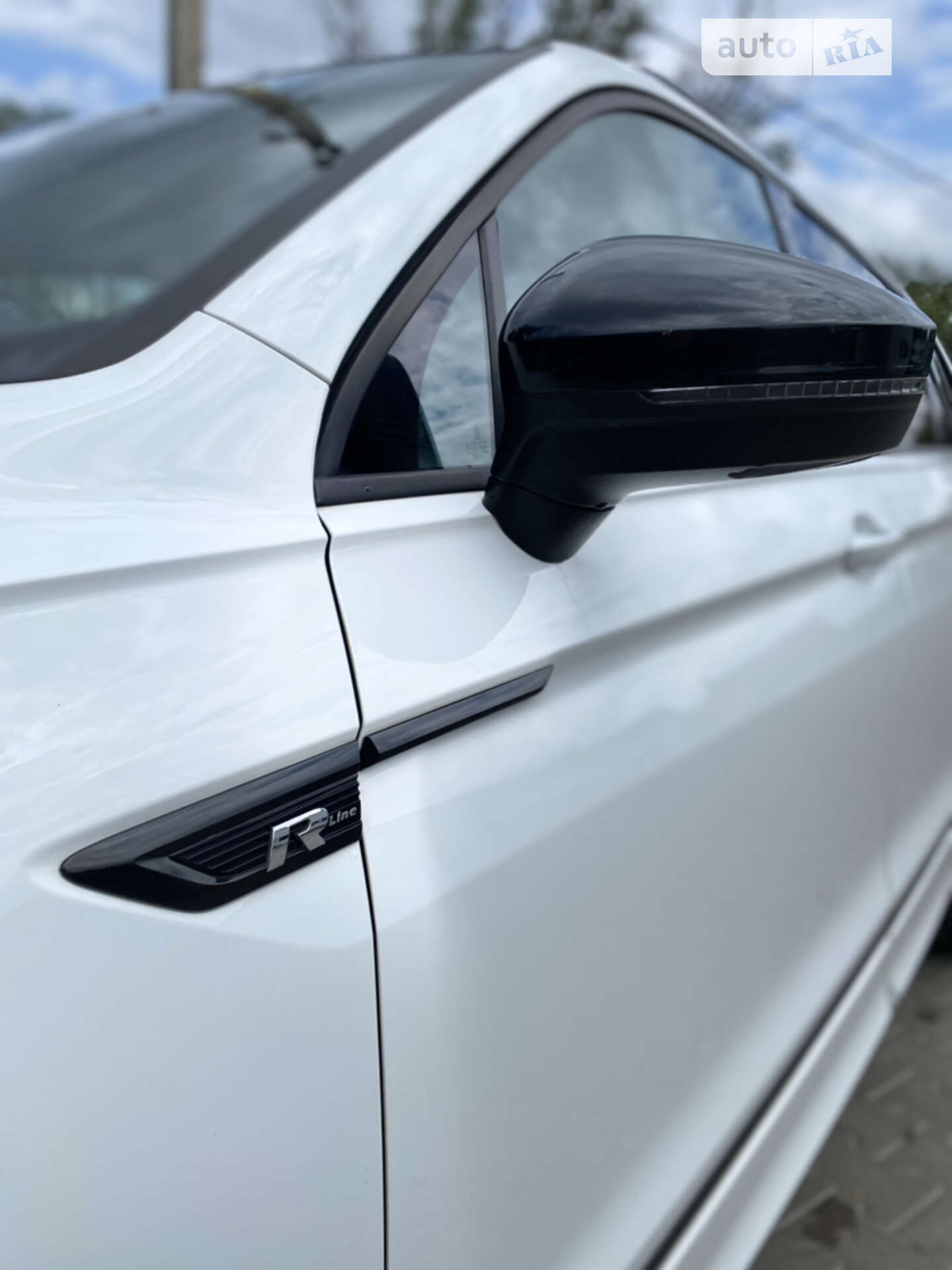 Volkswagen Tiguan 2019 VIN WVGZZZ5NZLM049840 фото оголошення 5 з 35