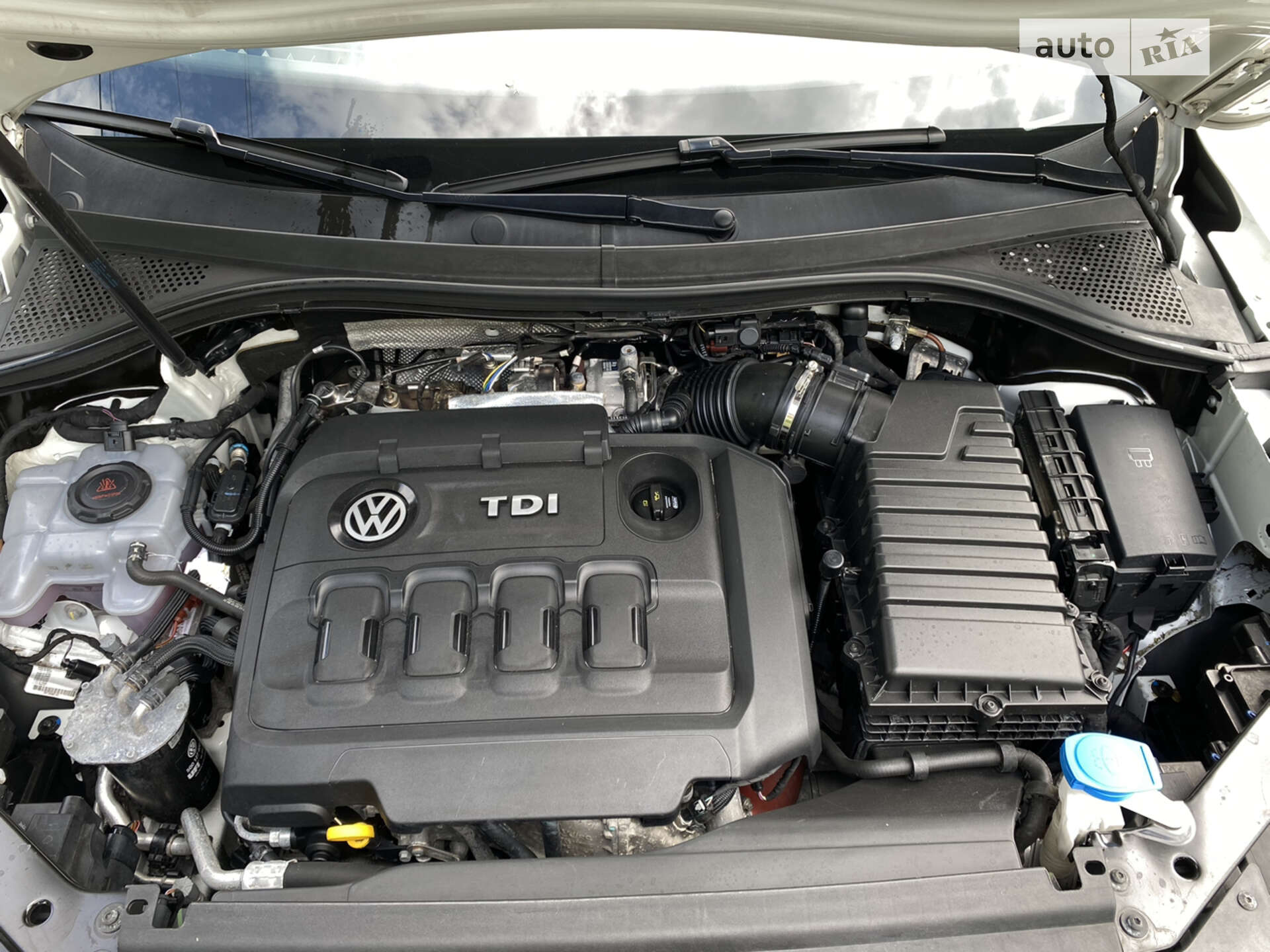 Volkswagen Tiguan 2019 VIN WVGZZZ5NZLM049840 фото оголошення 10 з 35