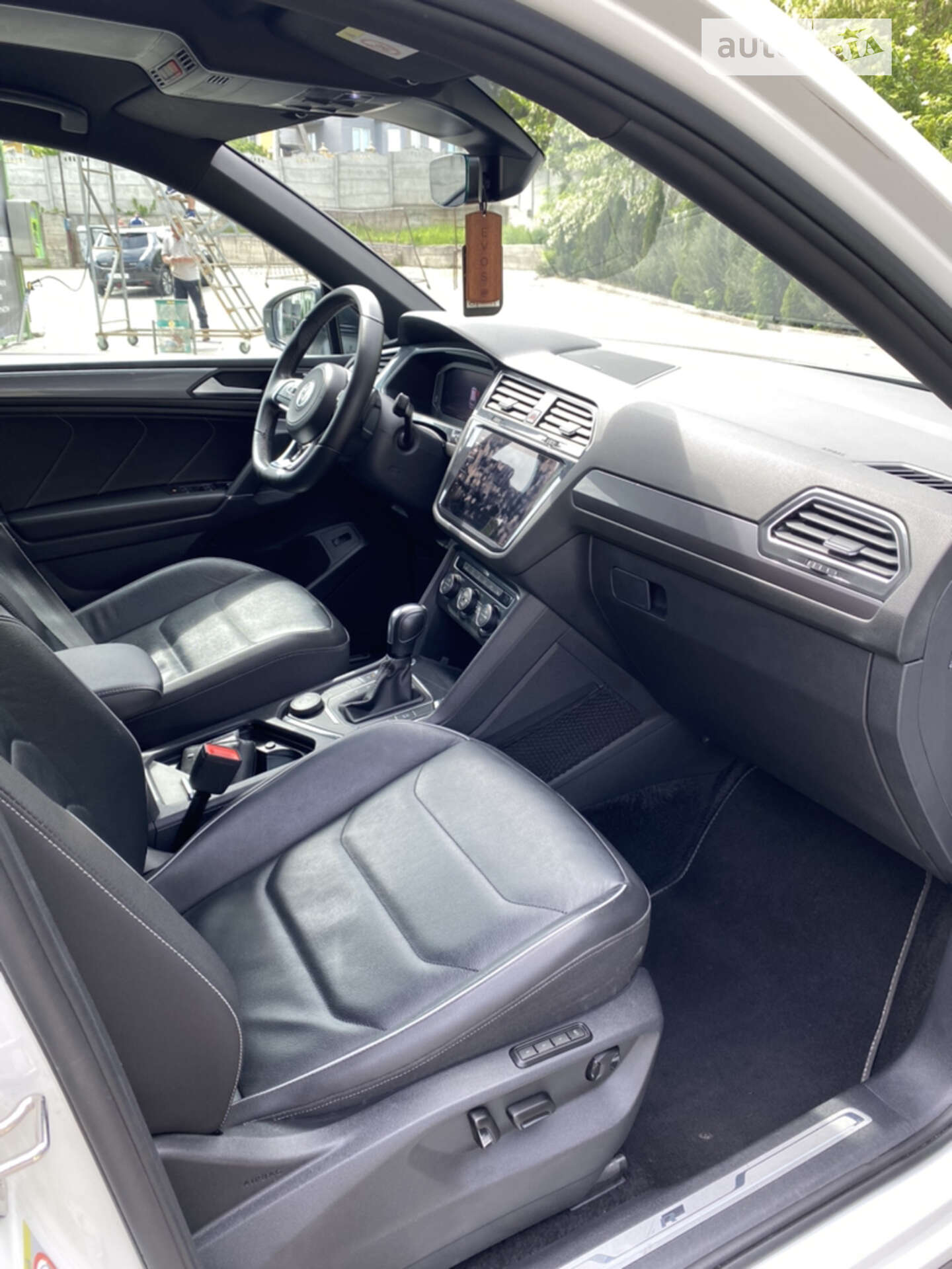 Volkswagen Tiguan 2019 VIN WVGZZZ5NZLM049840 фото оголошення 14 з 35