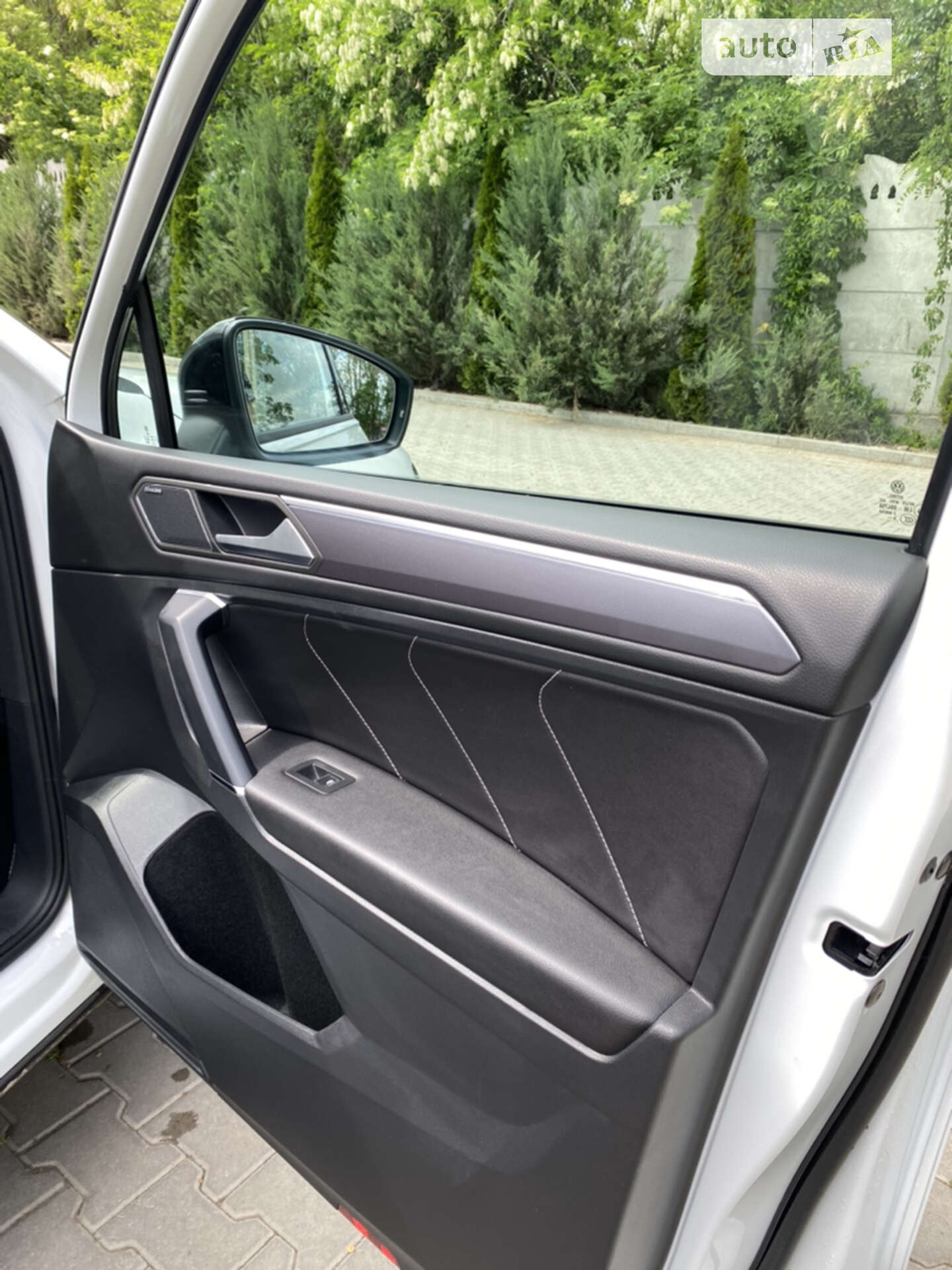 Volkswagen Tiguan 2019 VIN WVGZZZ5NZLM049840 фото оголошення 16 з 35