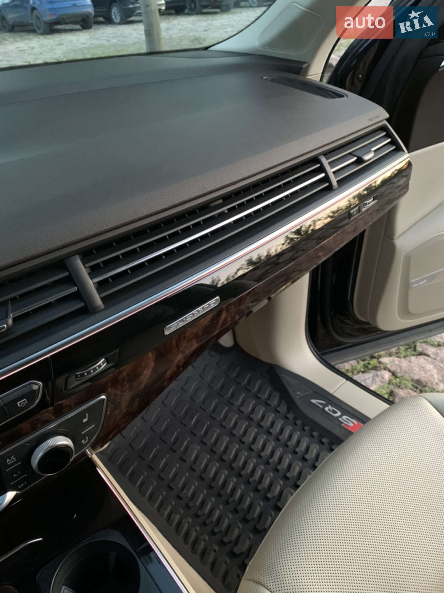 Audi Q7 2019 VIN WA1LAAF72KD030496 фото оголошення 11 з 15
