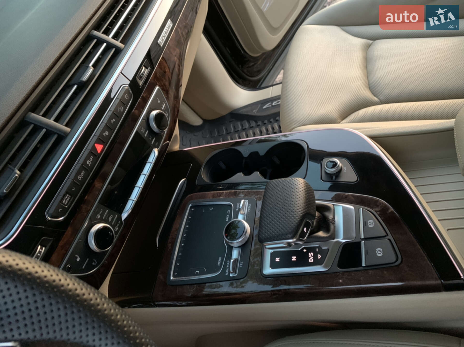 Audi Q7 2019 VIN WA1LAAF72KD030496 фото оголошення 12 з 15