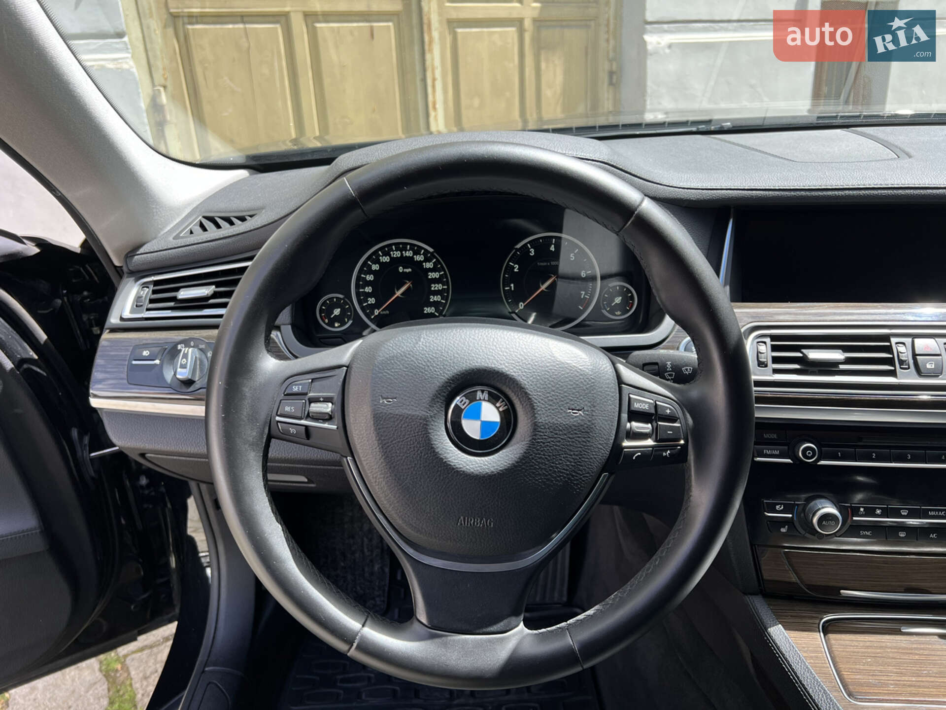 BMW 7 Series 2015 VIN WBAYA6C58FGK16458 фото оголошення 2 з 32