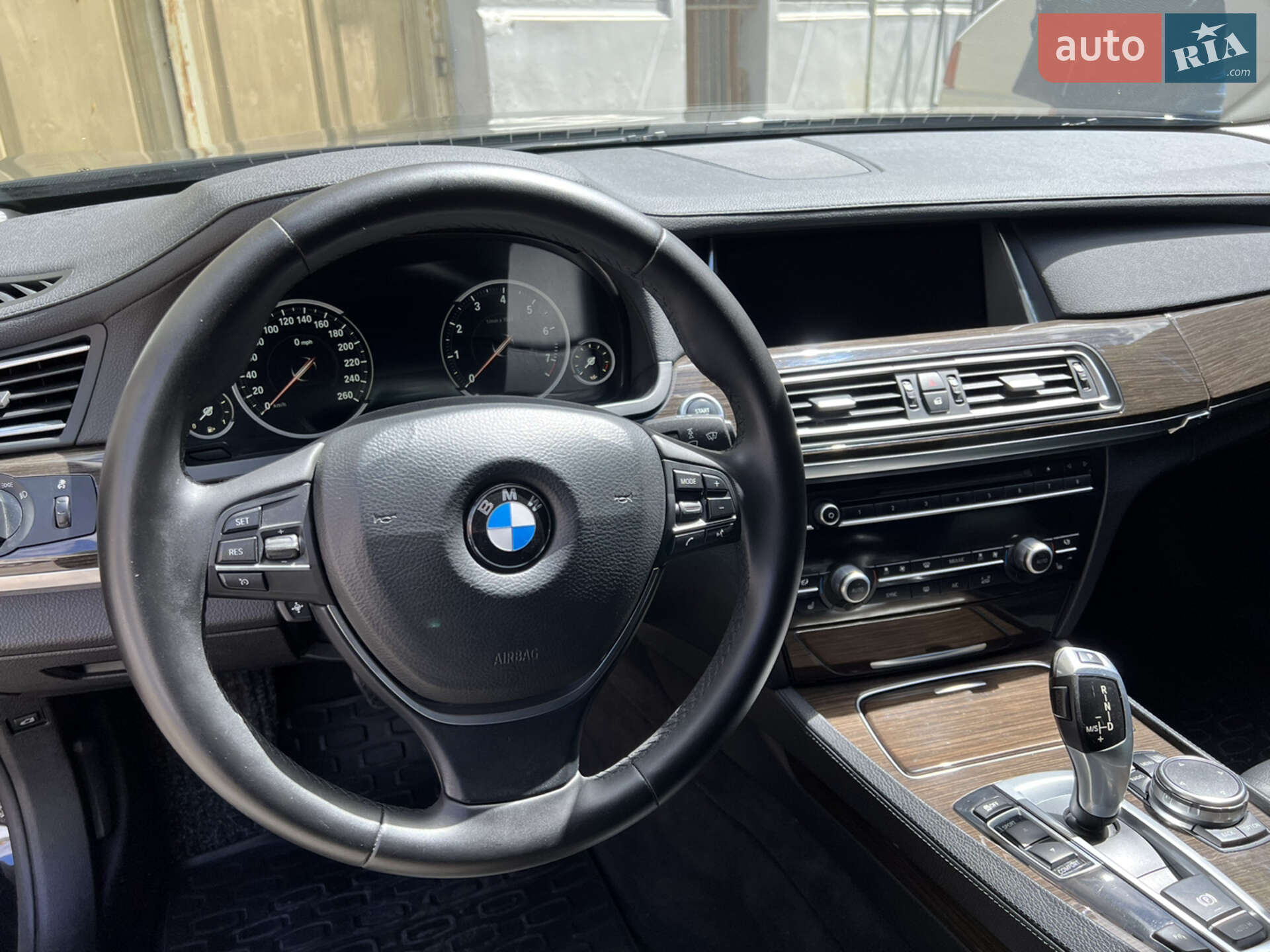 BMW 7 Series 2015 VIN WBAYA6C58FGK16458 фото оголошення 3 з 32