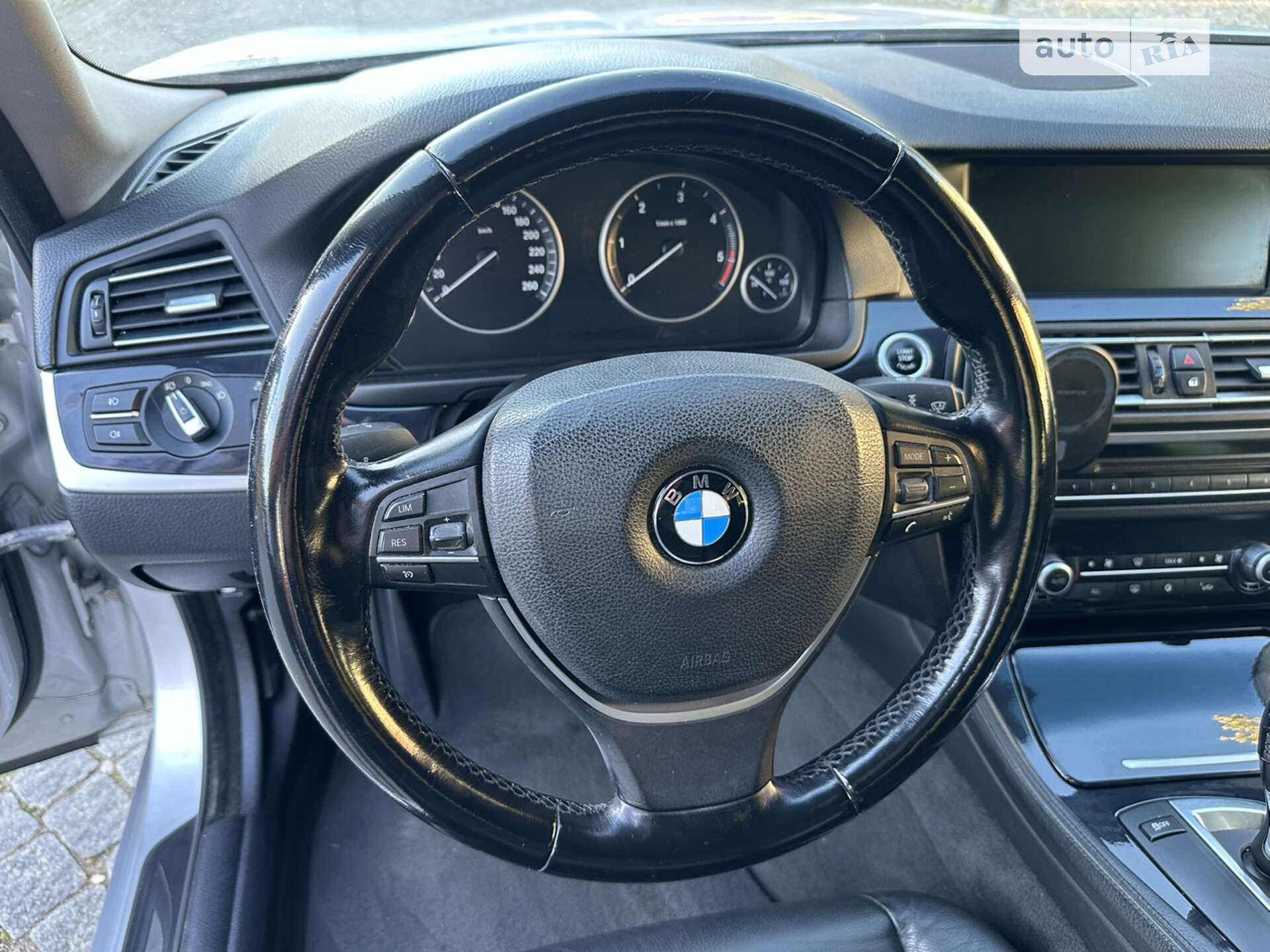 BMW 5 Series 2011 VIN WBAFW11040DU25708 фото оголошення 8 з 13