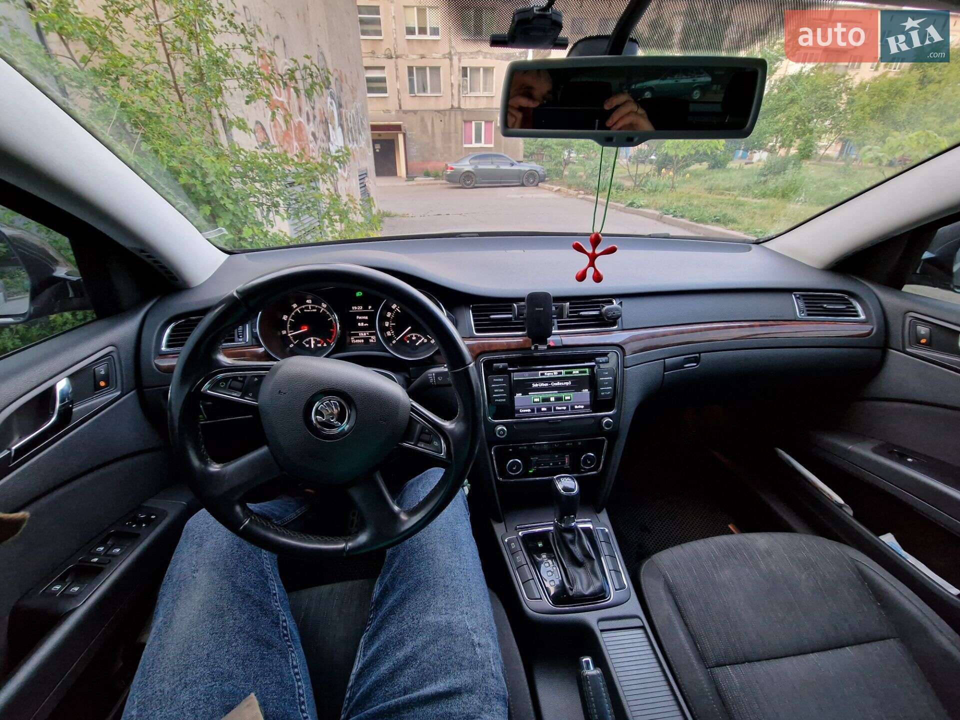 Skoda Superb 2013 VIN TMBAB43T7EB300190 фото оголошення 5 з 14