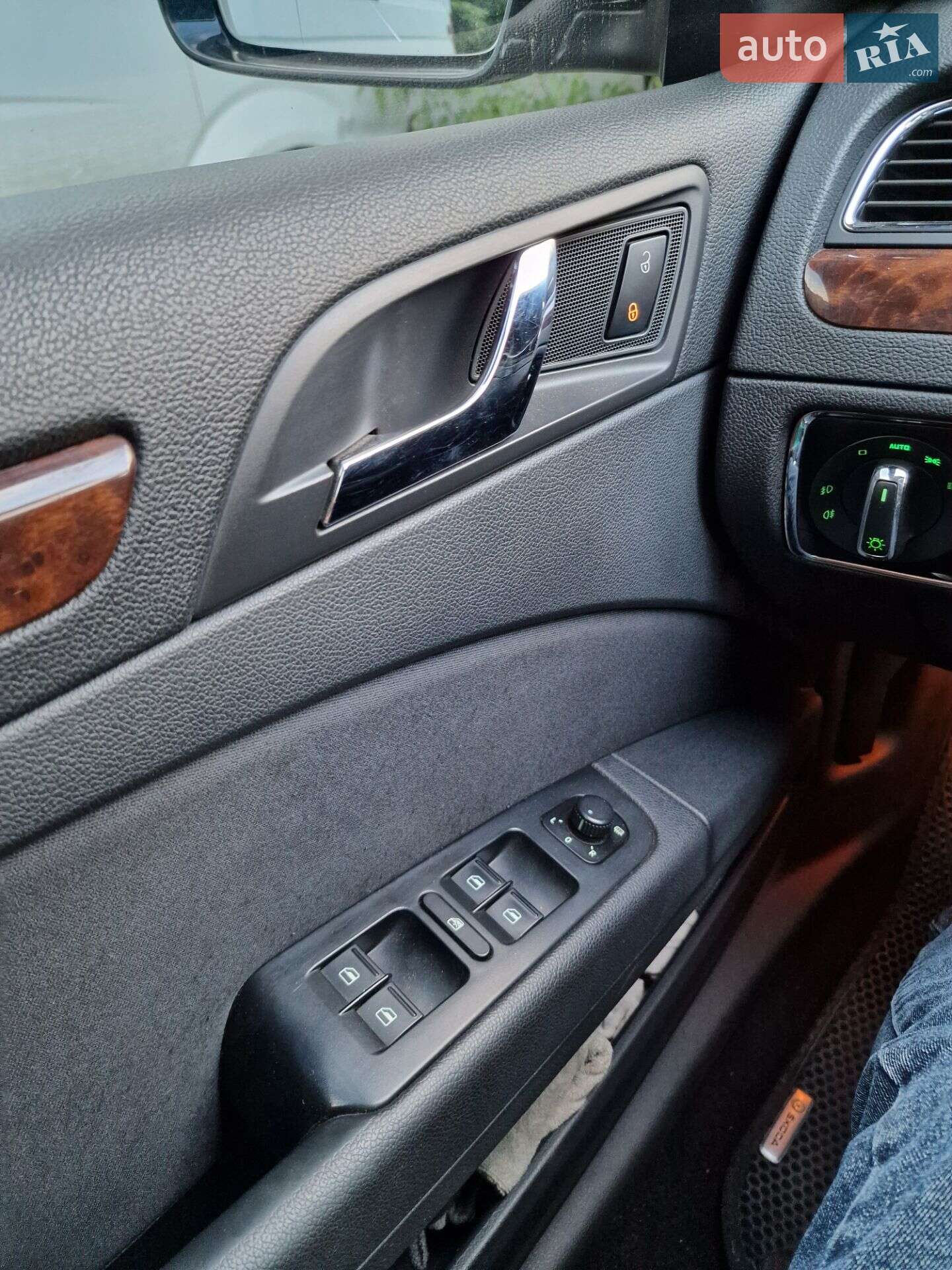 Skoda Superb 2013 VIN TMBAB43T7EB300190 фото оголошення 8 з 14
