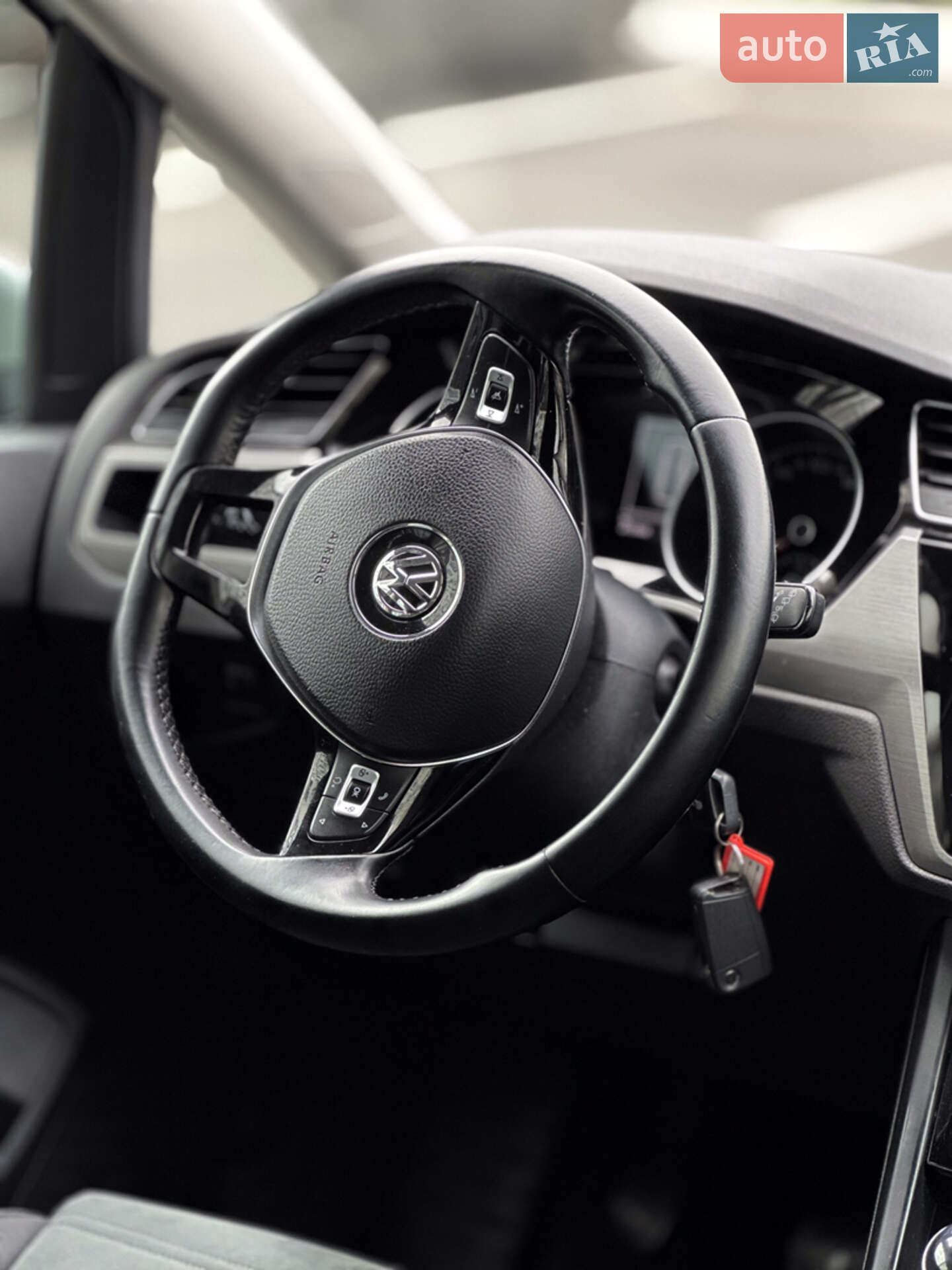 Volkswagen Touran 2016 VIN WVGZZZ1TZGW580849 фото оголошення 12 з 26