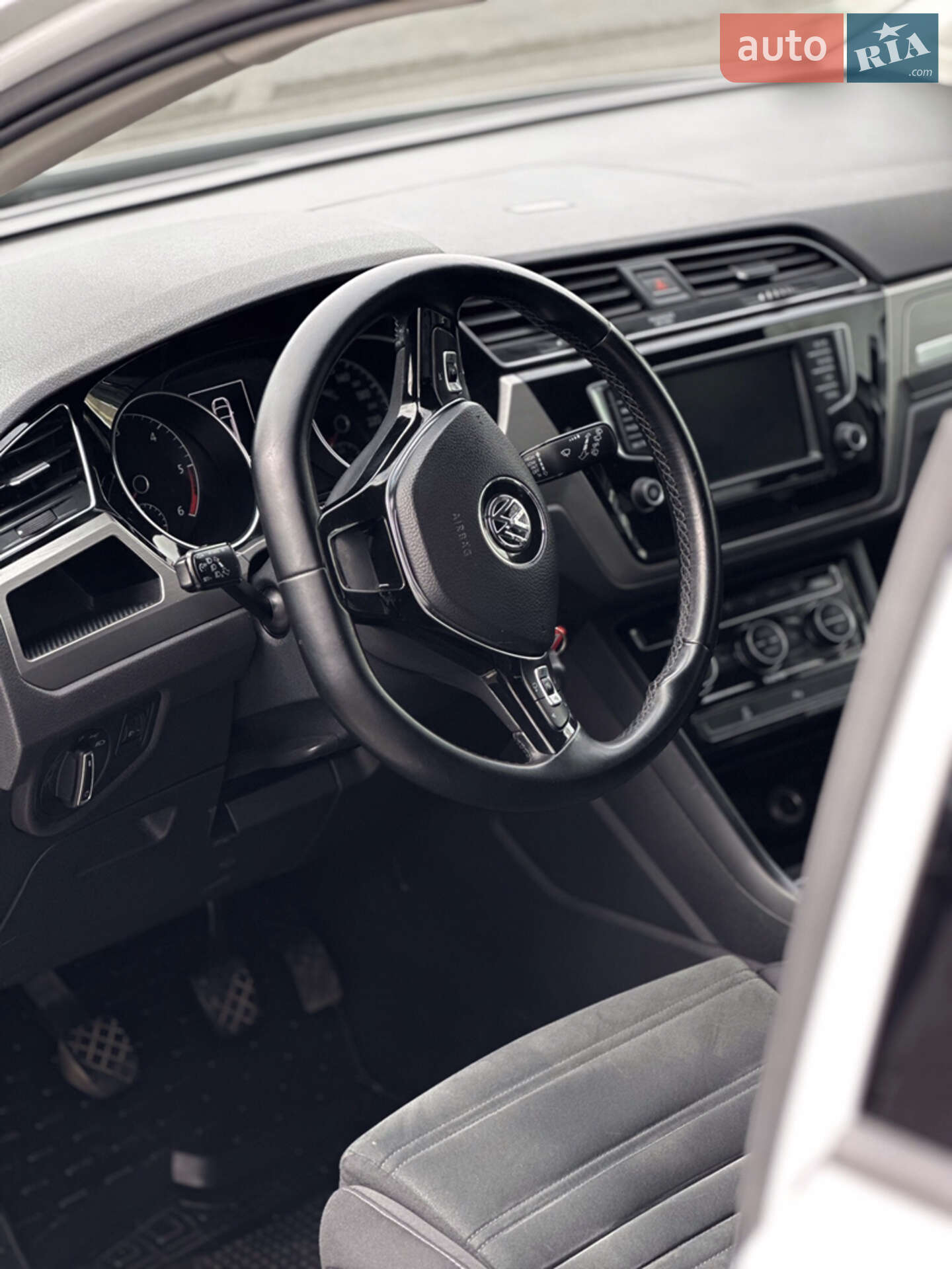 Volkswagen Touran 2016 VIN WVGZZZ1TZGW580849 фото оголошення 15 з 26