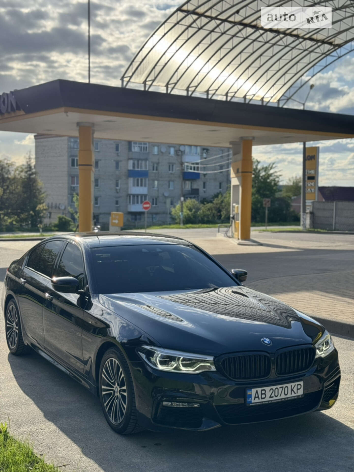 BMW 5 Series 2018 VIN WBAJC31000B053861 фото оголошення 4 з 34