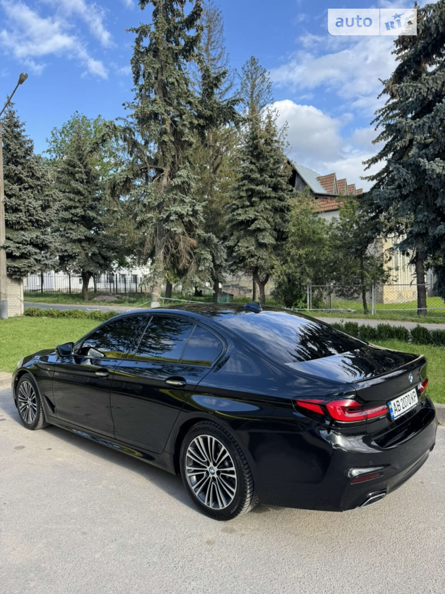BMW 5 Series 2018 VIN WBAJC31000B053861 фото оголошення 18 з 34
