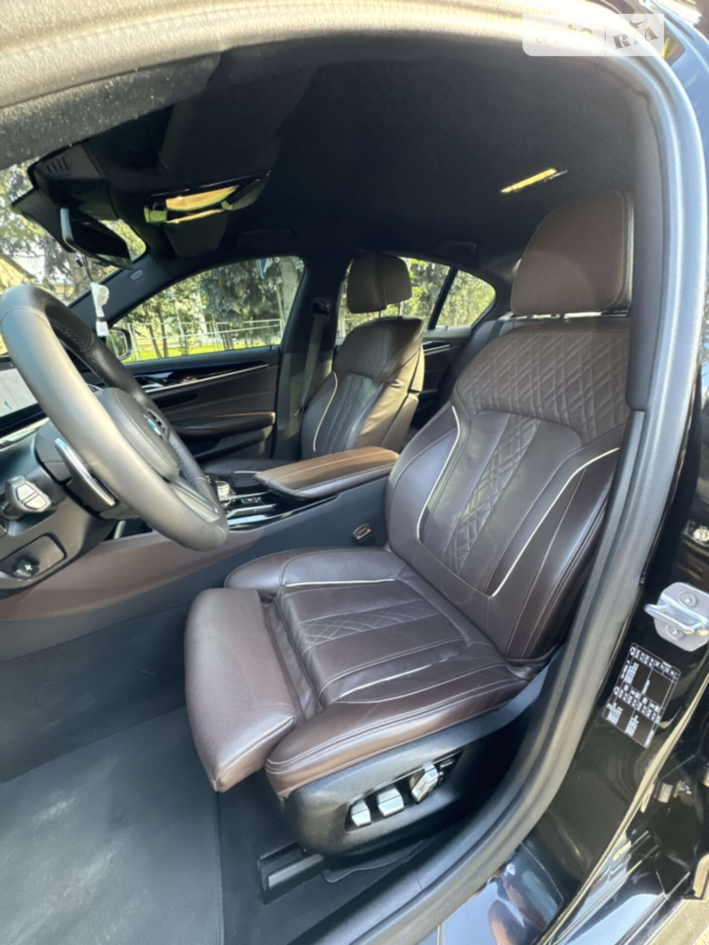 BMW 5 Series 2018 VIN WBAJC31000B053861 фото оголошення 29 з 34