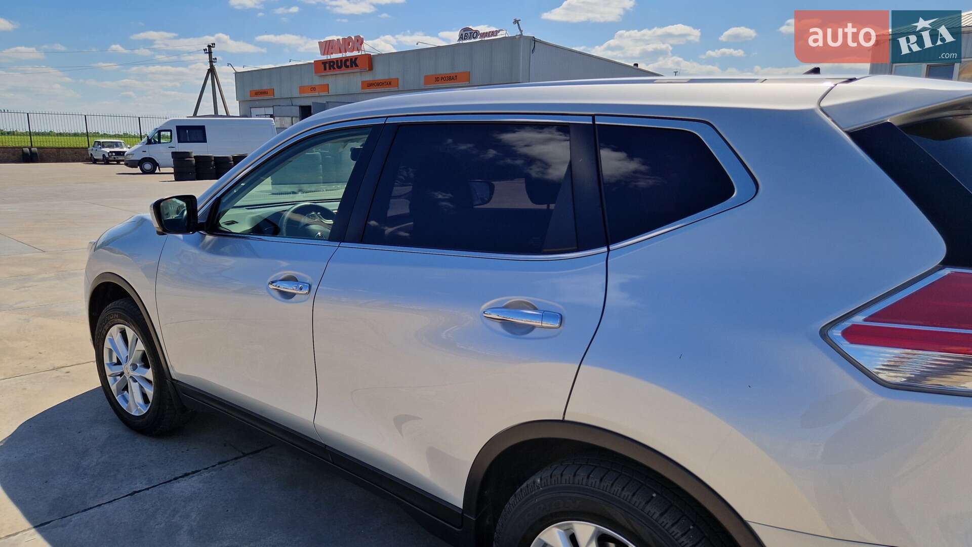 Nissan X-Trail 2017 VIN JN1TCAT32U0060022 фото оголошення 2 з 10