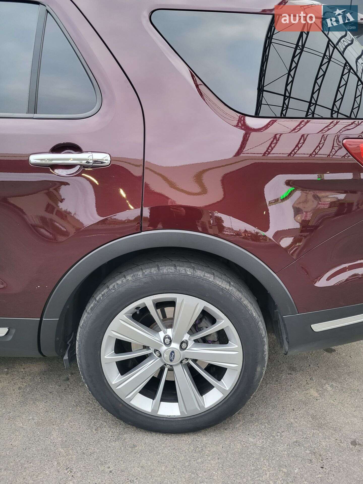 Ford Explorer 2018 VIN 1FM5K7F85JGC80461 фото оголошення 31 з 38
