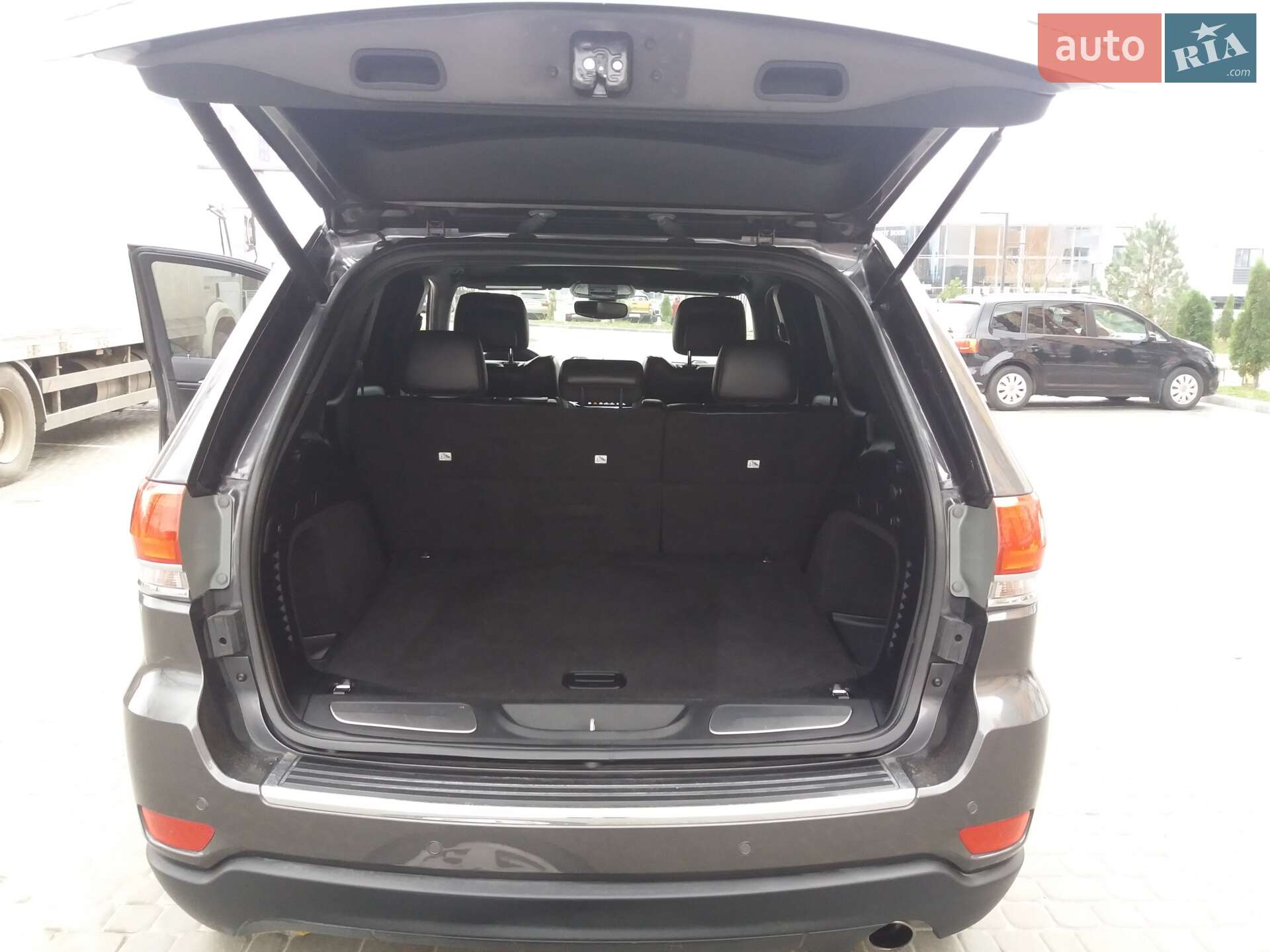 Jeep Grand Cherokee 2019 VIN 1C4RJFBGXKC804065 фото оголошення 16 з 23