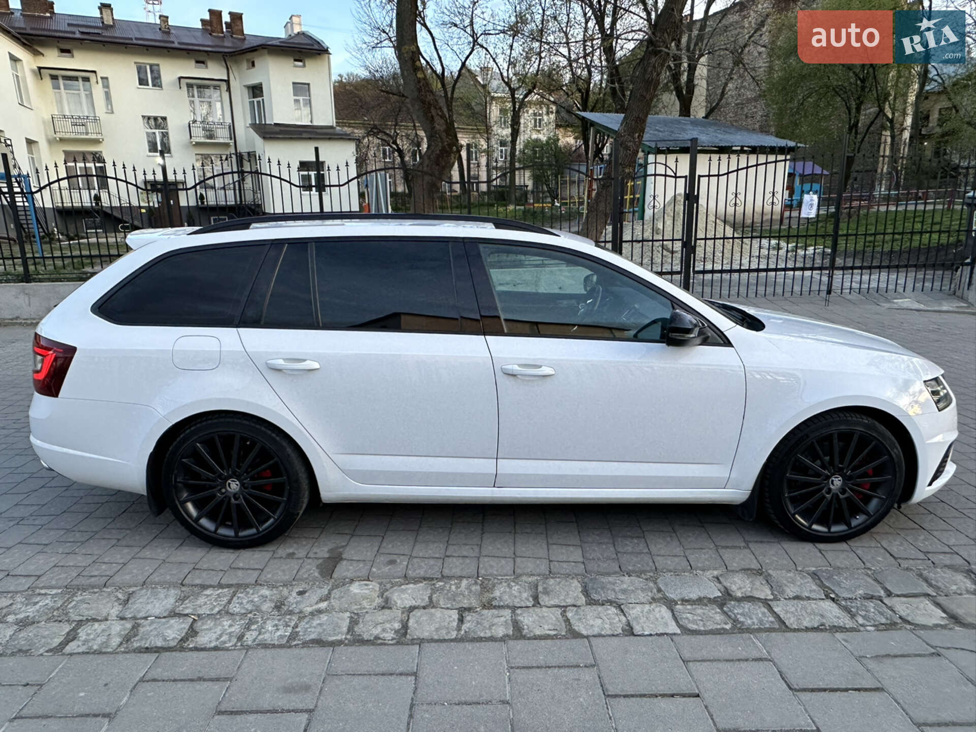Skoda Octavia 2017 VIN TMBJE7NE3J0170440 фото оголошення 8 з 24