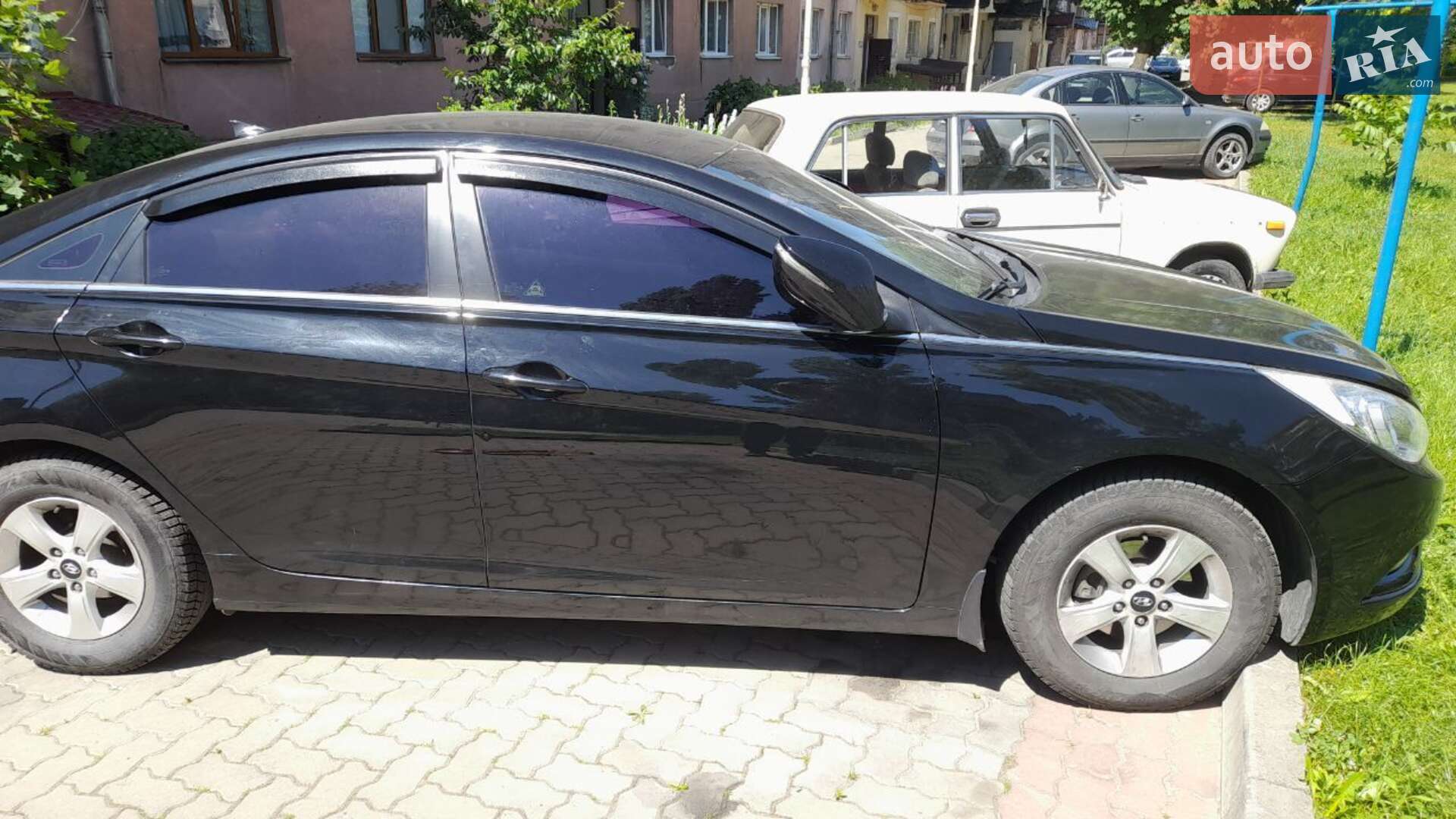 Hyundai Sonata 2012 VIN KMHEC41LBCA424942 фото оголошення 2 з 15