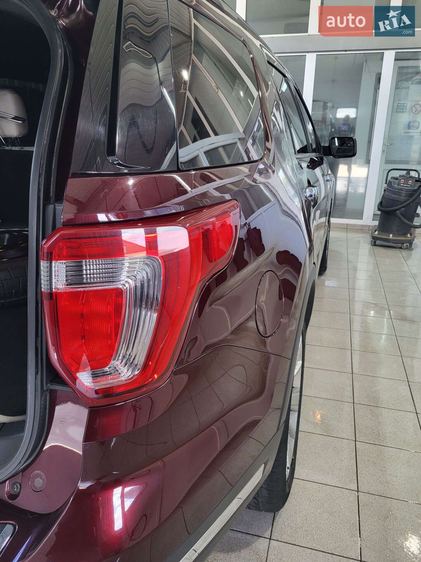 Ford Explorer 2018 VIN 1FM5K7F85JGC80461 фото оголошення 27 з 30