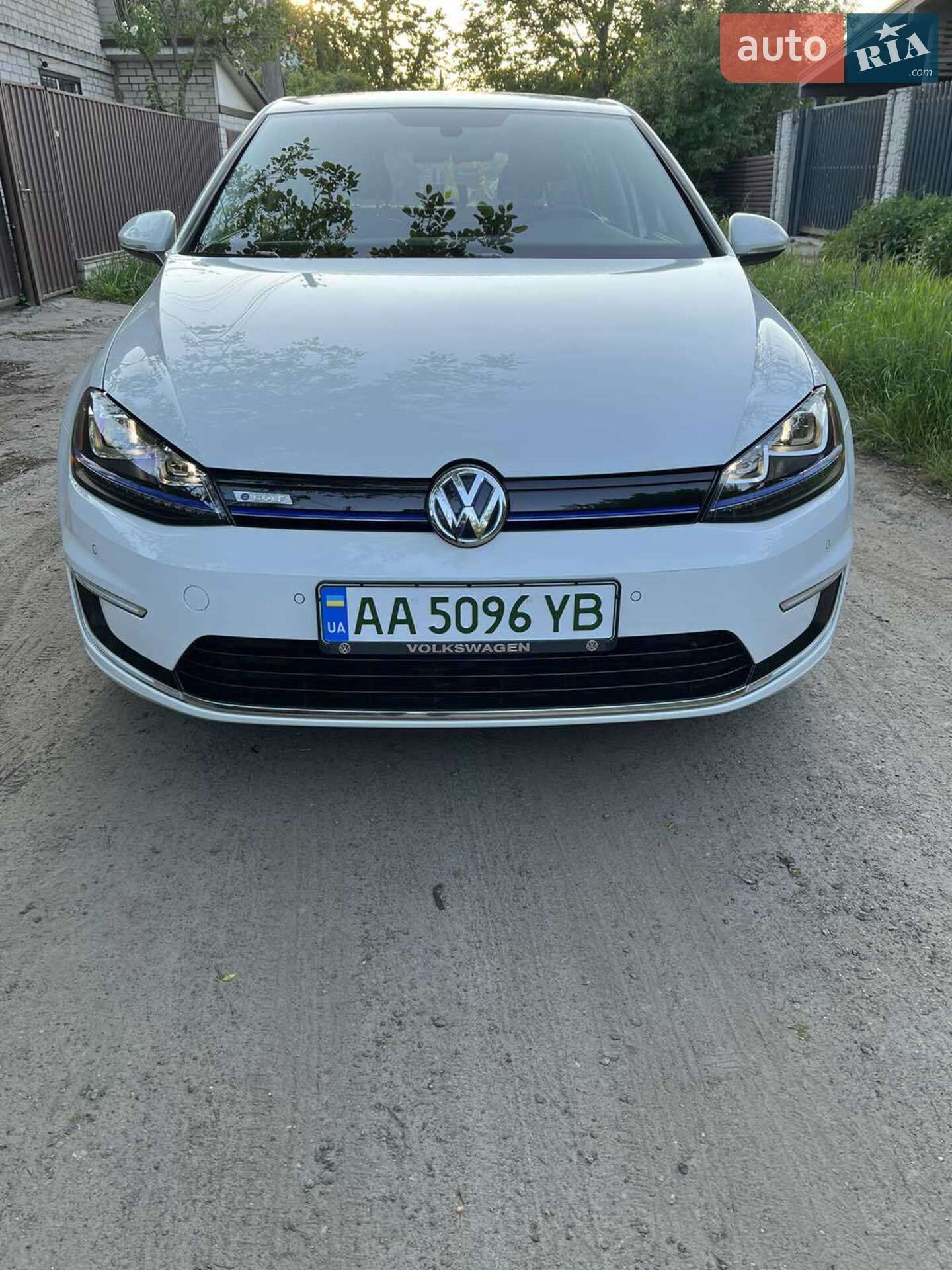 Volkswagen e-Golf 2015 VIN WVWPP7AU6GW901904 фото оголошення 3 з 20
