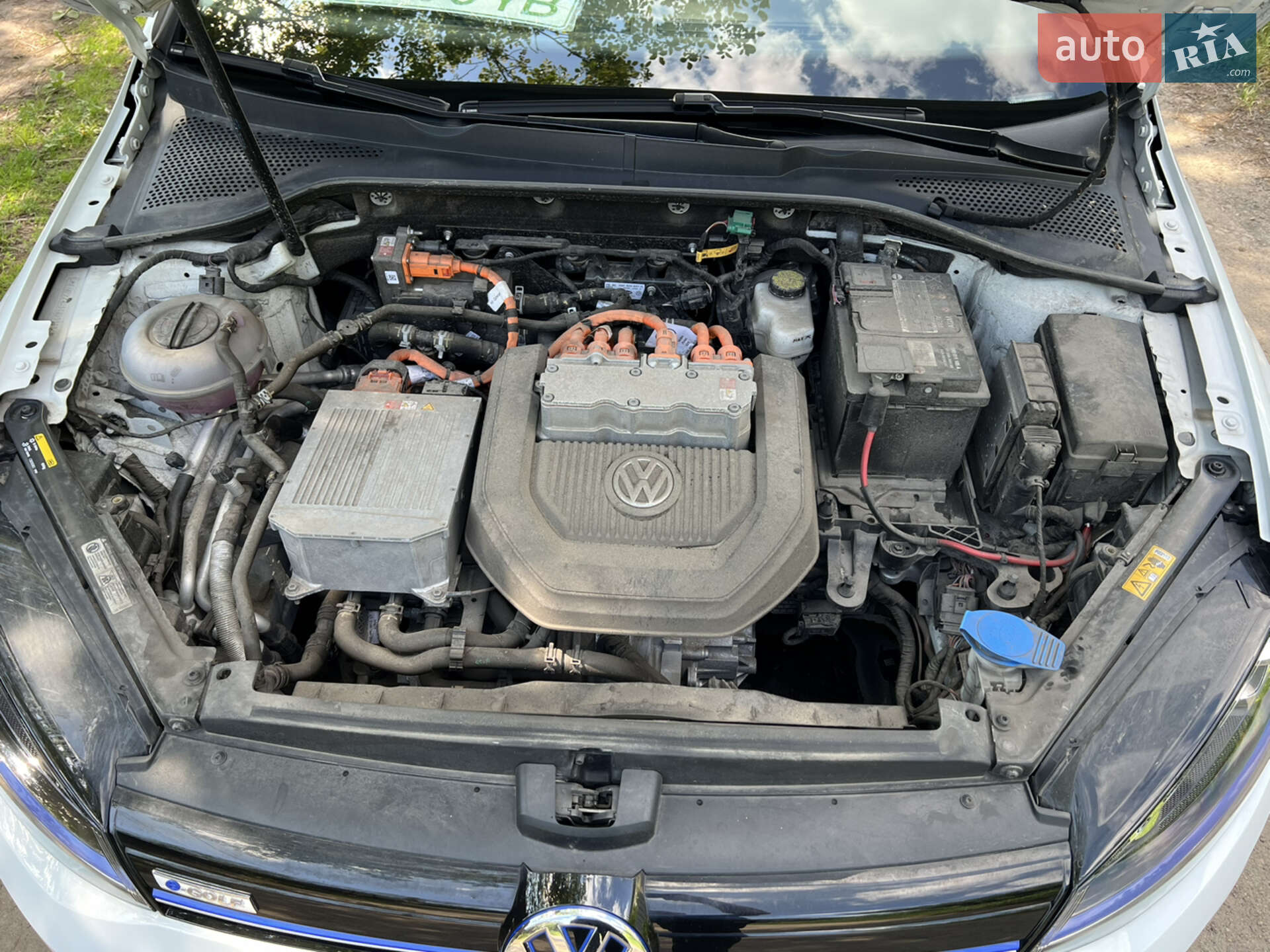 Volkswagen e-Golf 2015 VIN WVWPP7AU6GW901904 фото оголошення 11 з 20