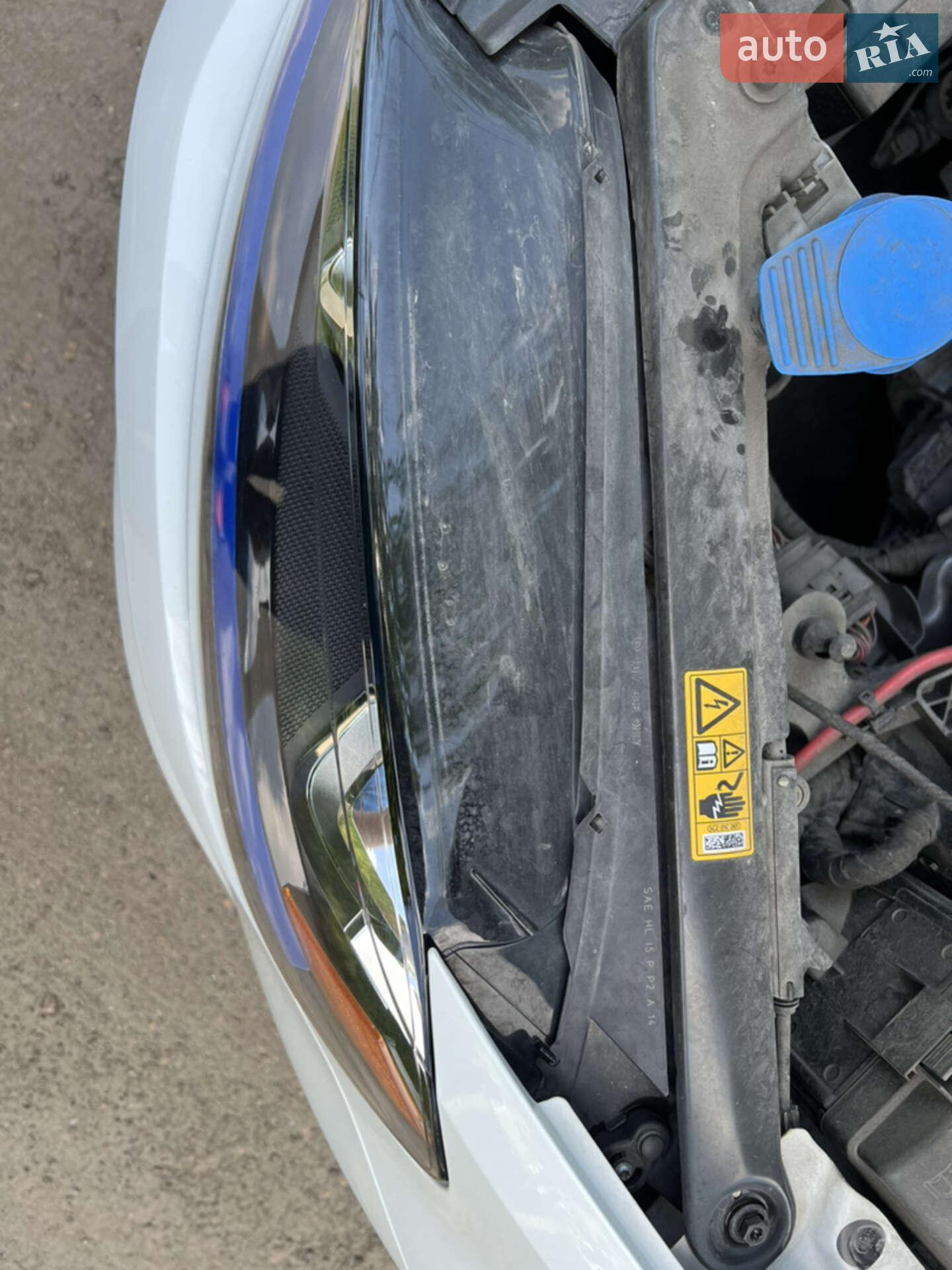 Volkswagen e-Golf 2015 VIN WVWPP7AU6GW901904 фото оголошення 13 з 20