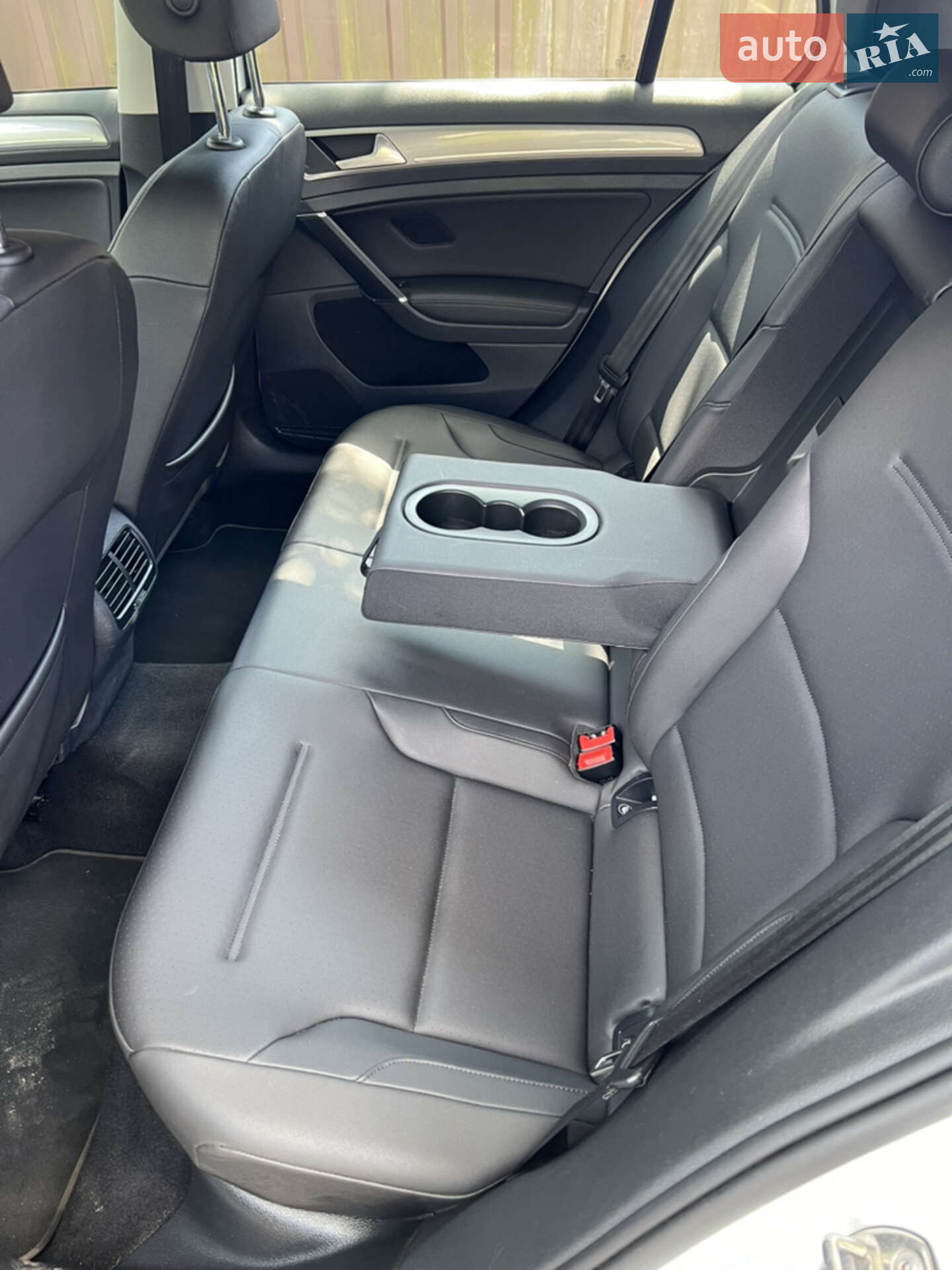 Volkswagen e-Golf 2015 VIN WVWPP7AU6GW901904 фото оголошення 10 з 20