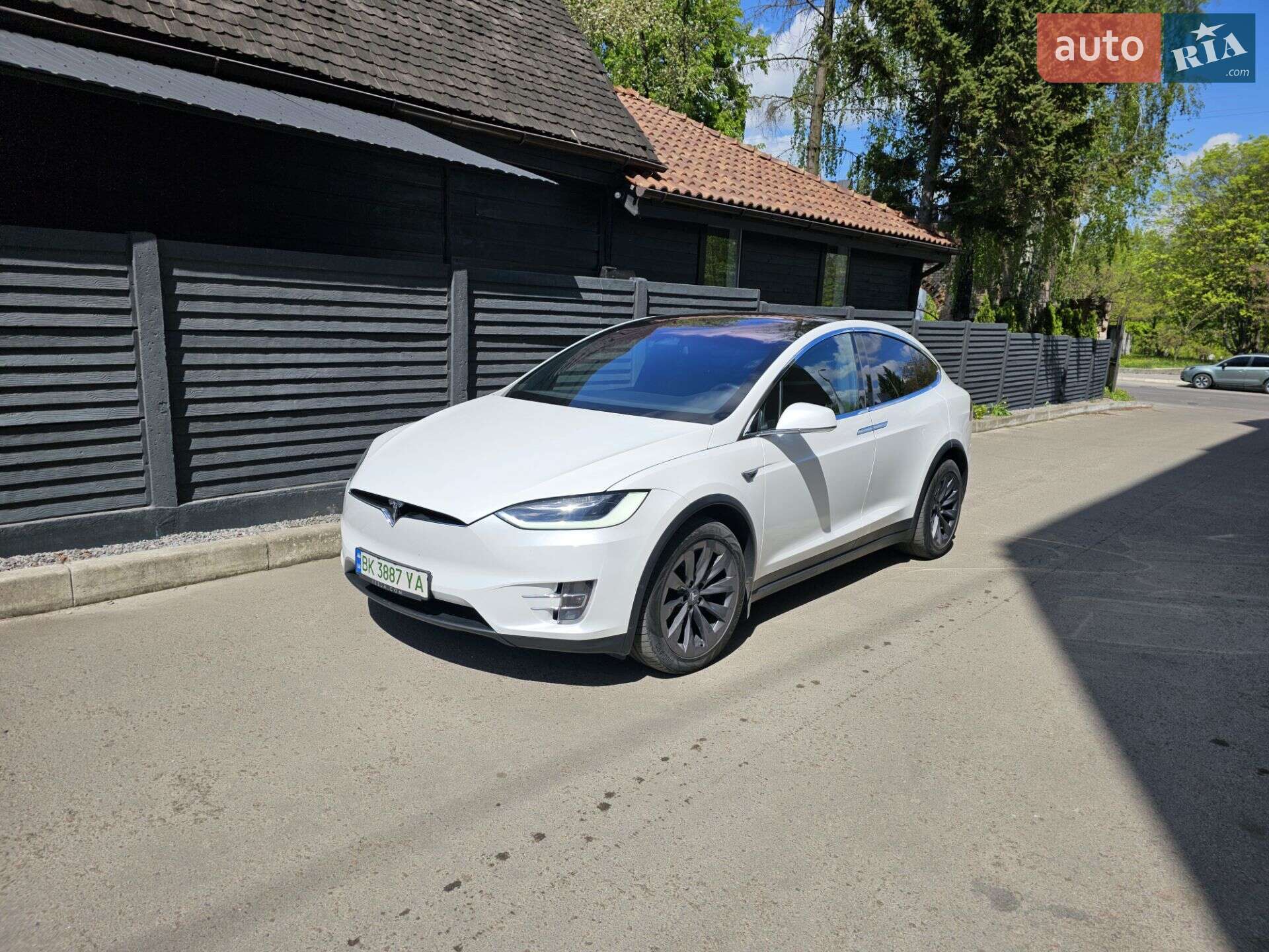 Tesla Model X 2018 VIN 5YJXCCE23JF093441 фото оголошення 11 з 20