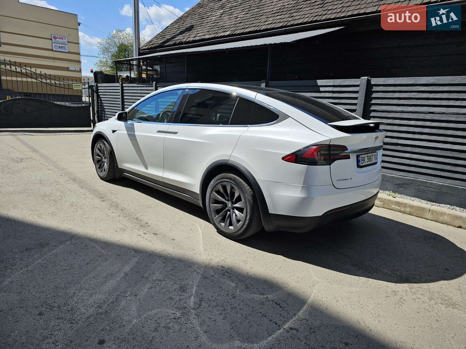 Tesla Model X 2018 VIN 5YJXCCE23JF093441 фото оголошення 12 з 20