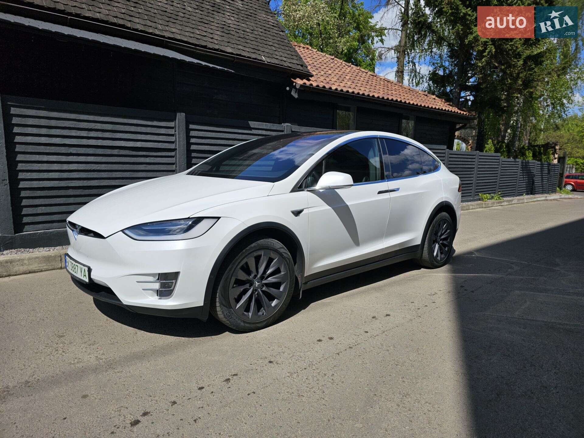 Tesla Model X 2018 VIN 5YJXCCE23JF093441 фото оголошення 13 з 20