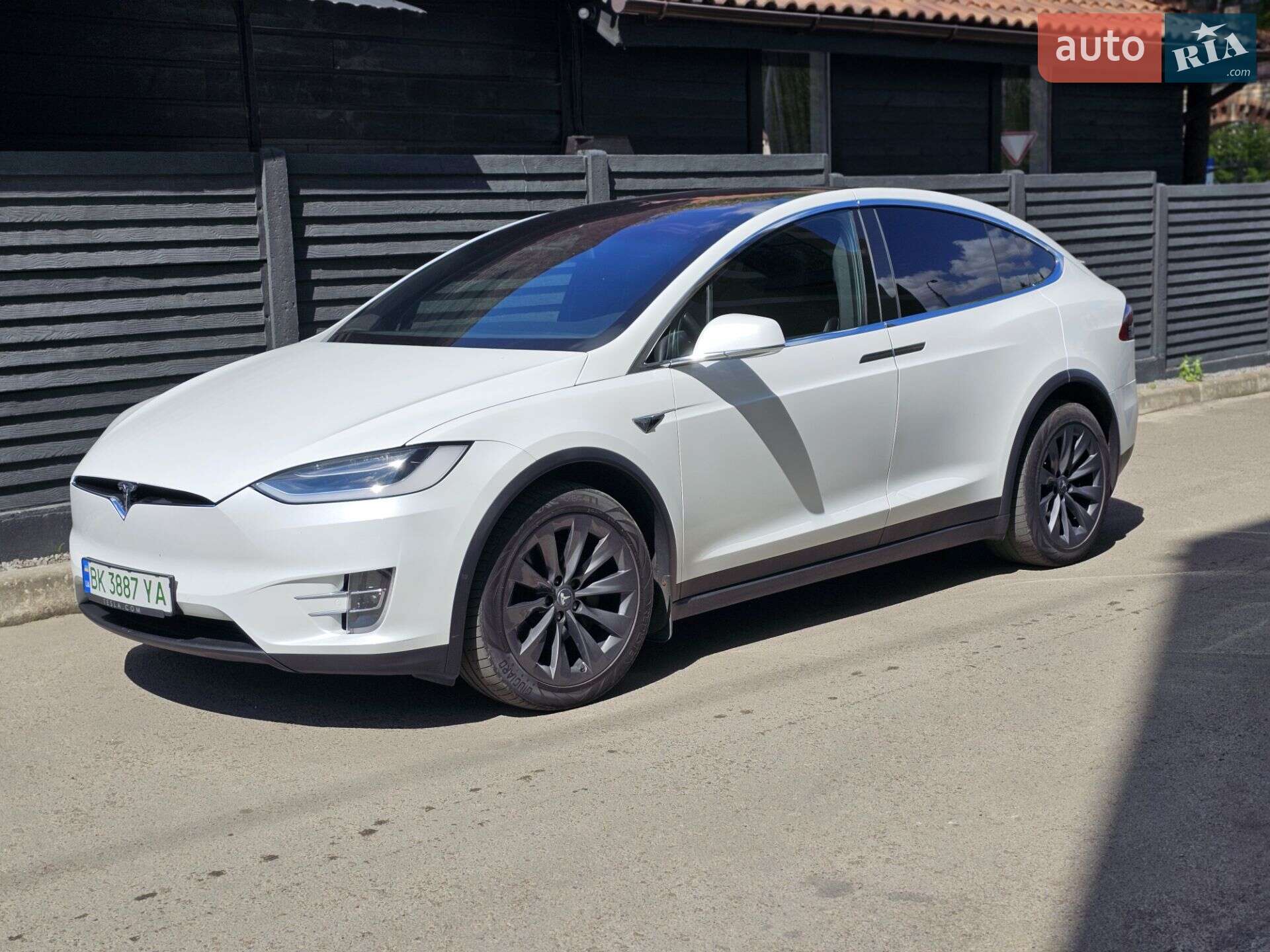 Tesla Model X 2018 VIN 5YJXCCE23JF093441 фото оголошення 14 з 20