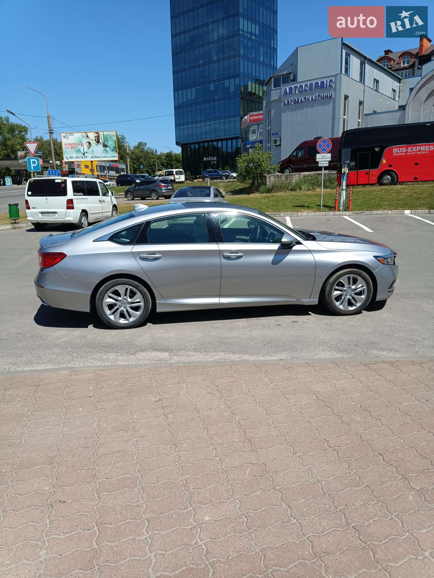 Honda Accord 2019 VIN 1HGCV1F12KA143857 фото оголошення 6 з 18