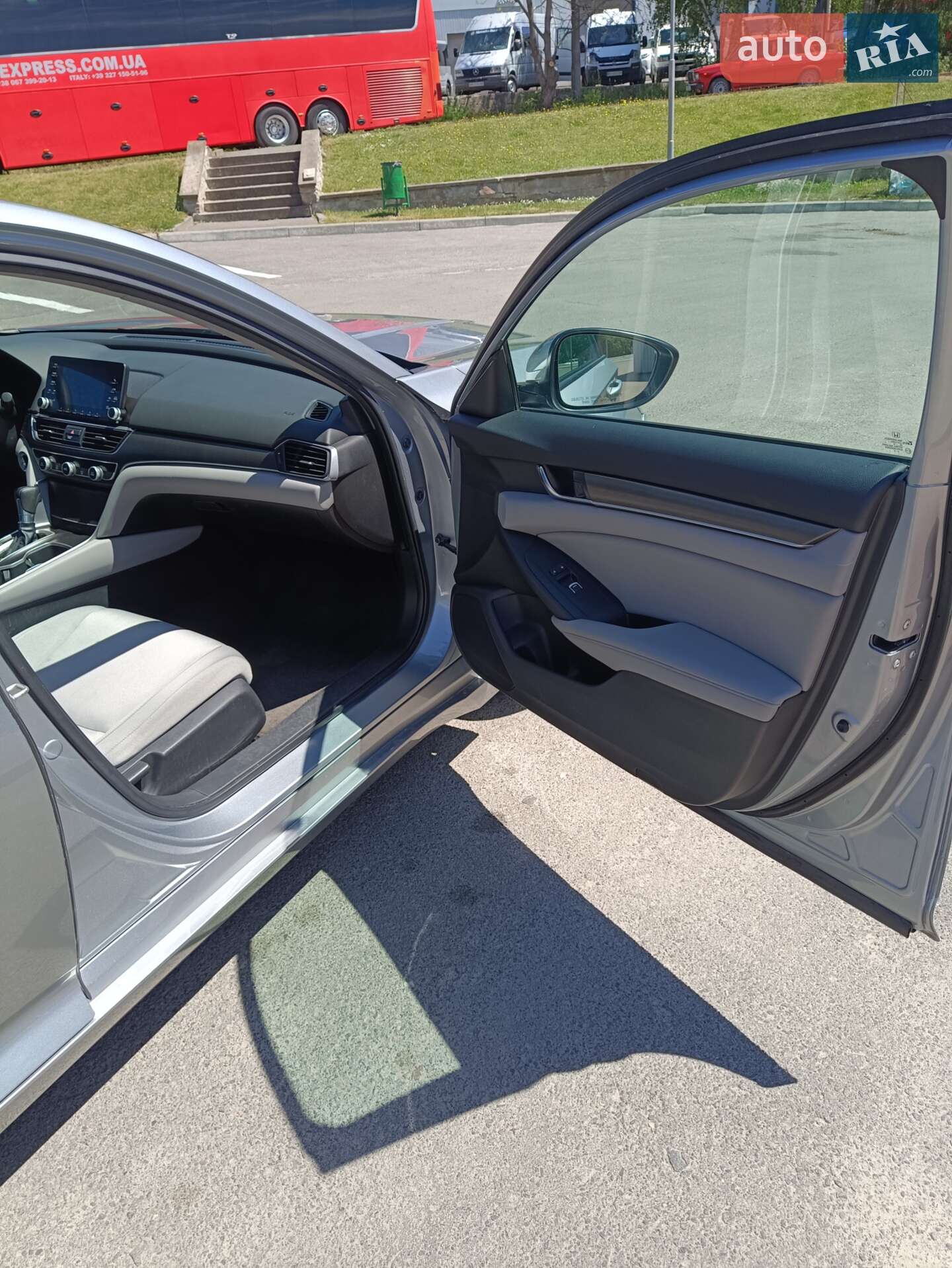 Honda Accord 2019 VIN 1HGCV1F12KA143857 фото оголошення 8 з 18