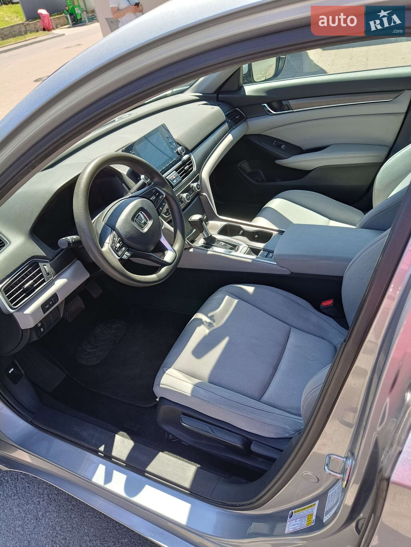 Honda Accord 2019 VIN 1HGCV1F12KA143857 фото оголошення 12 з 18