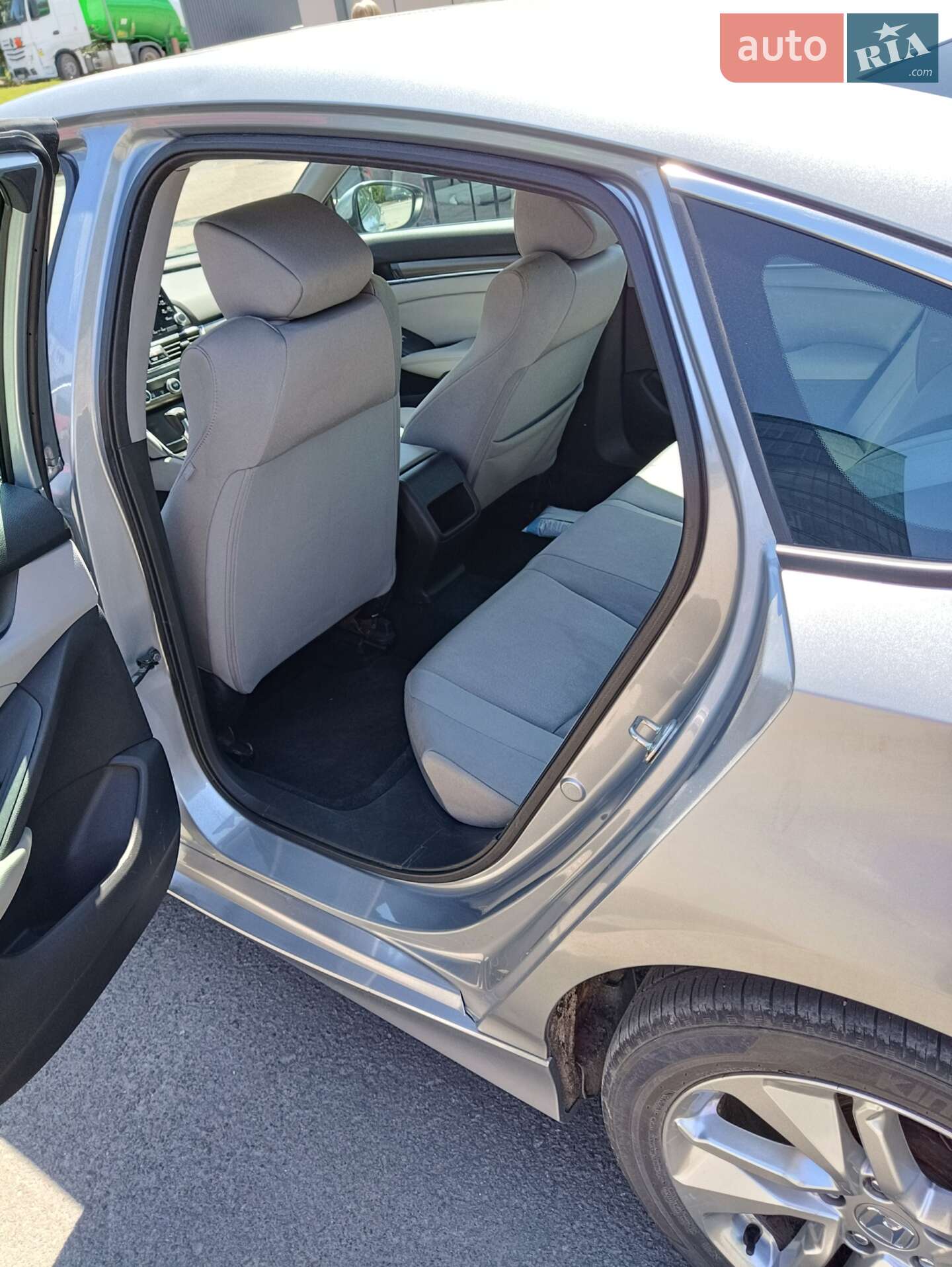 Honda Accord 2019 VIN 1HGCV1F12KA143857 фото оголошення 13 з 18