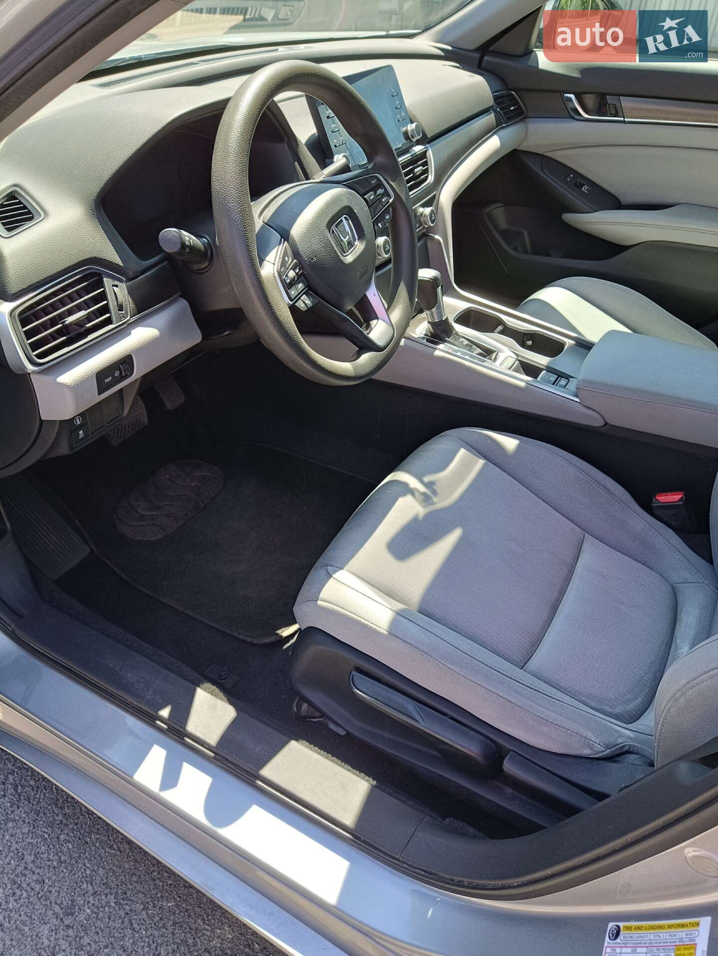 Honda Accord 2019 VIN 1HGCV1F12KA143857 фото оголошення 14 з 18
