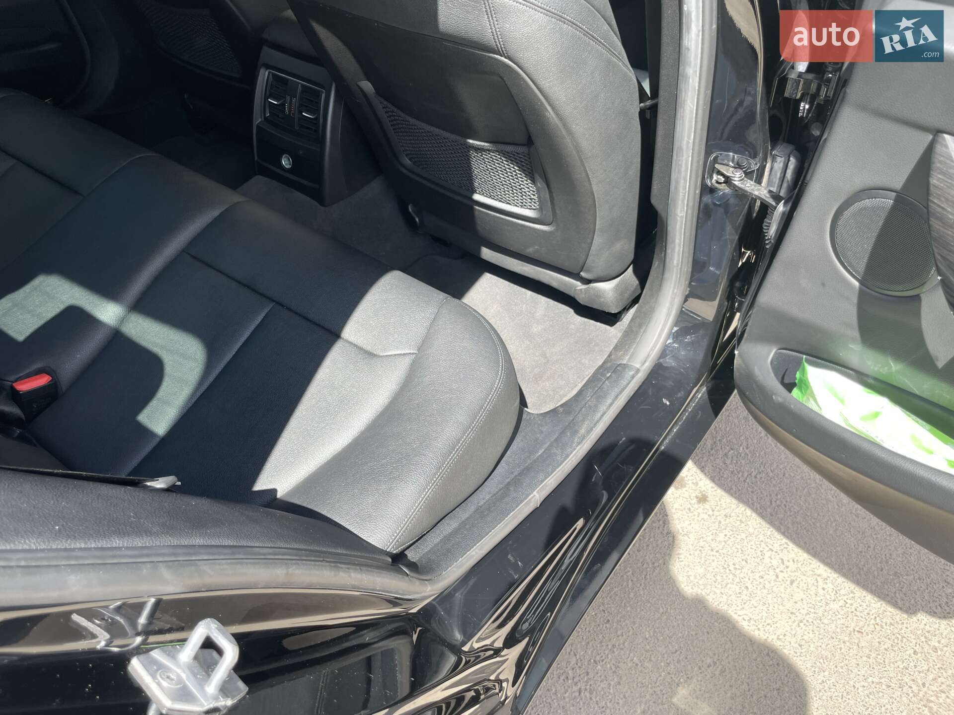 BMW 3 Series 2018 VIN WBA8E1C5XJA756428 фото оголошення 33 з 78
